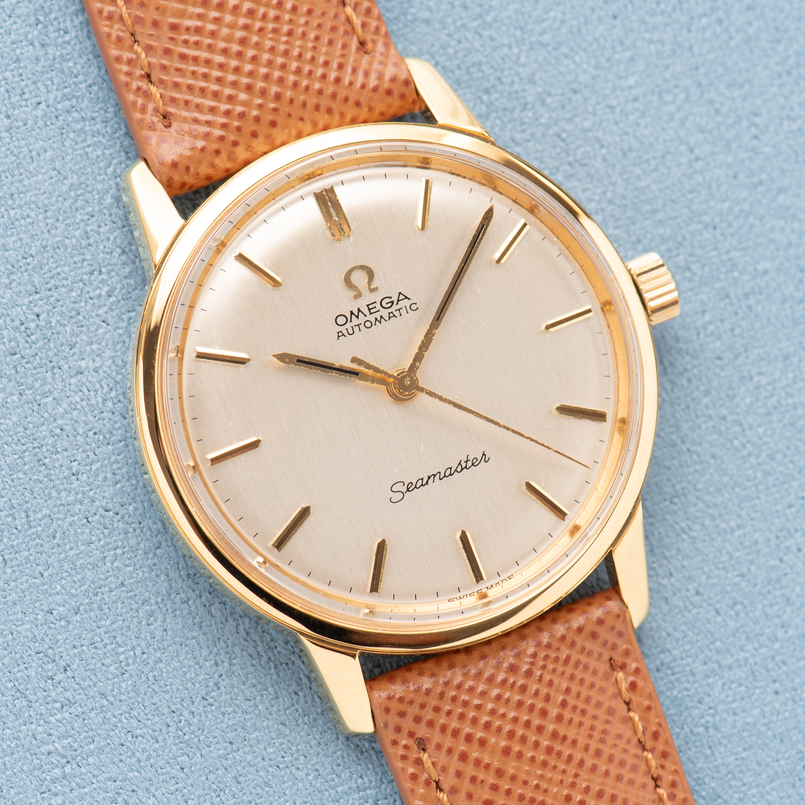 Zicht op Omega Seamaster Automatic Gold Plated/Steel – Calibre 552 – Réf. 165.002 – 1966