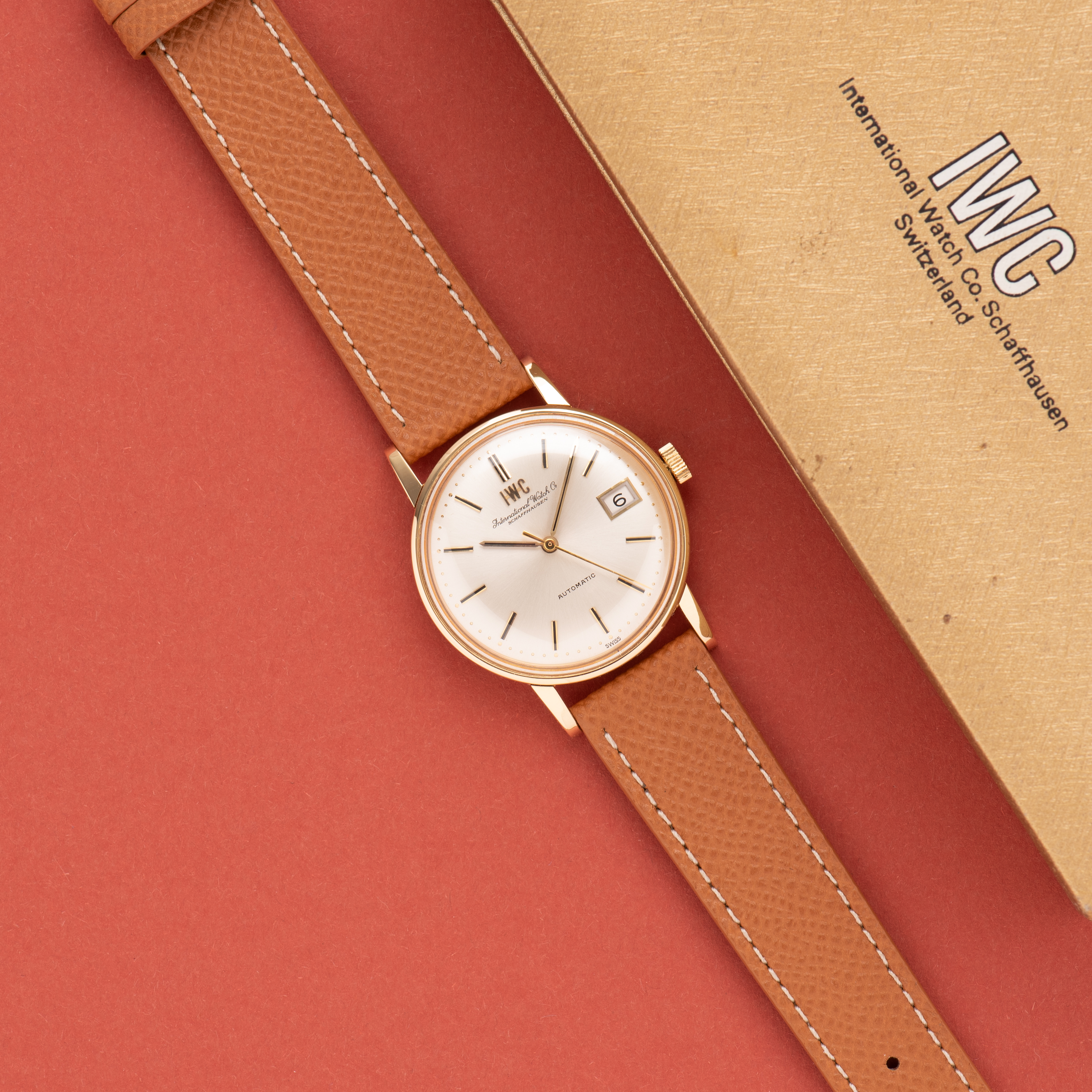 Zicht op IWC International Watch Co Schaffhausen Automatic Gold 18K cal 8541 réf 802A