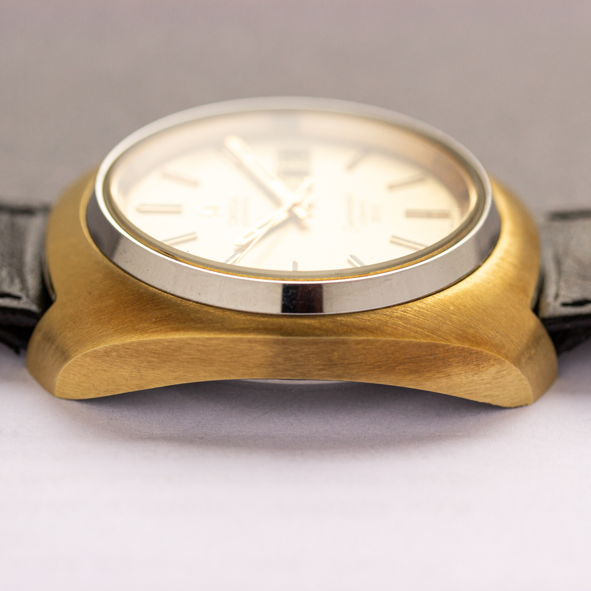 Zicht op Omega Automatic Seamaster Cosmic 2000 New Old Stock Réf 166.133