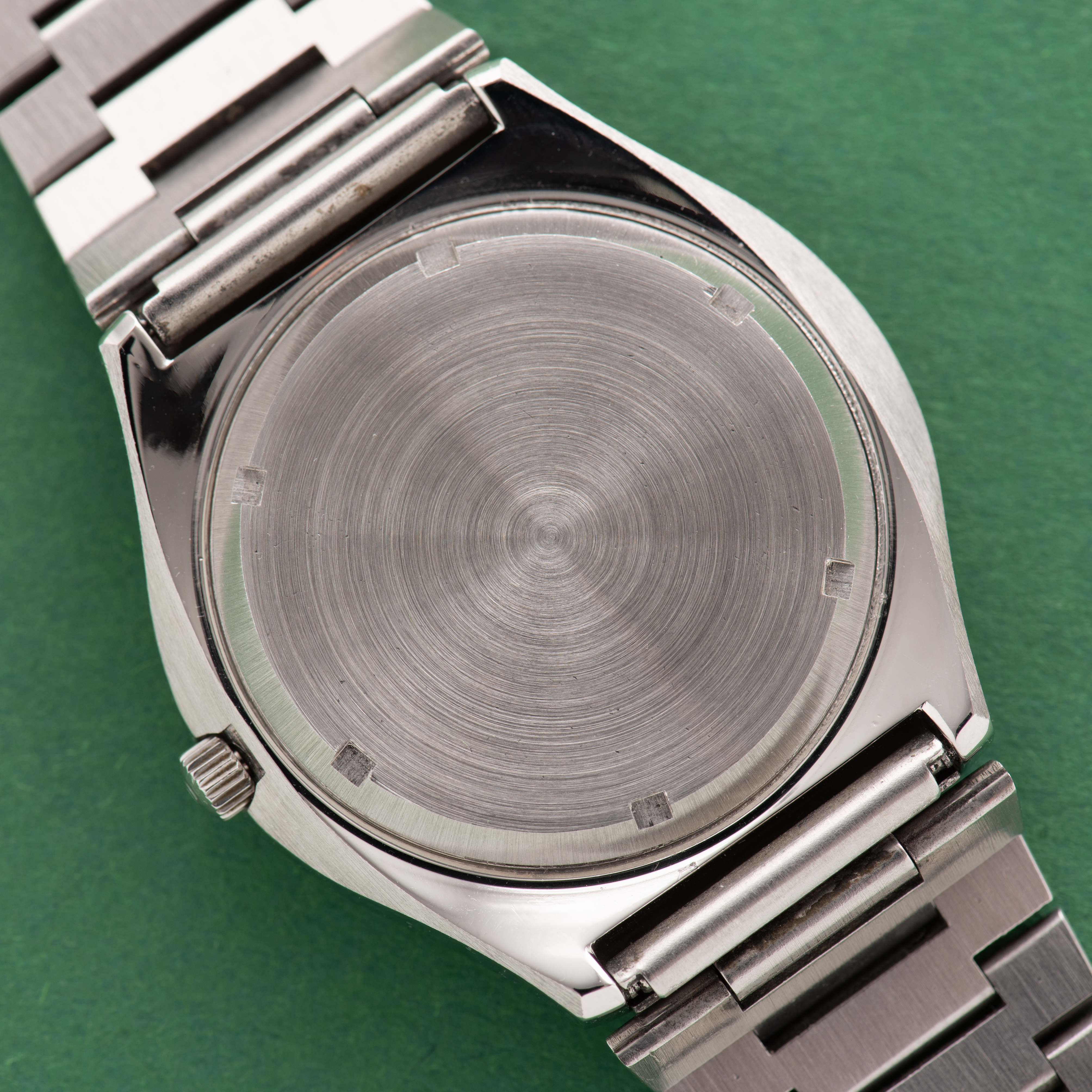Zicht op Omega Electronic F300 Hz Genève Chronometer Blue dial Réf 198.021 from 1973