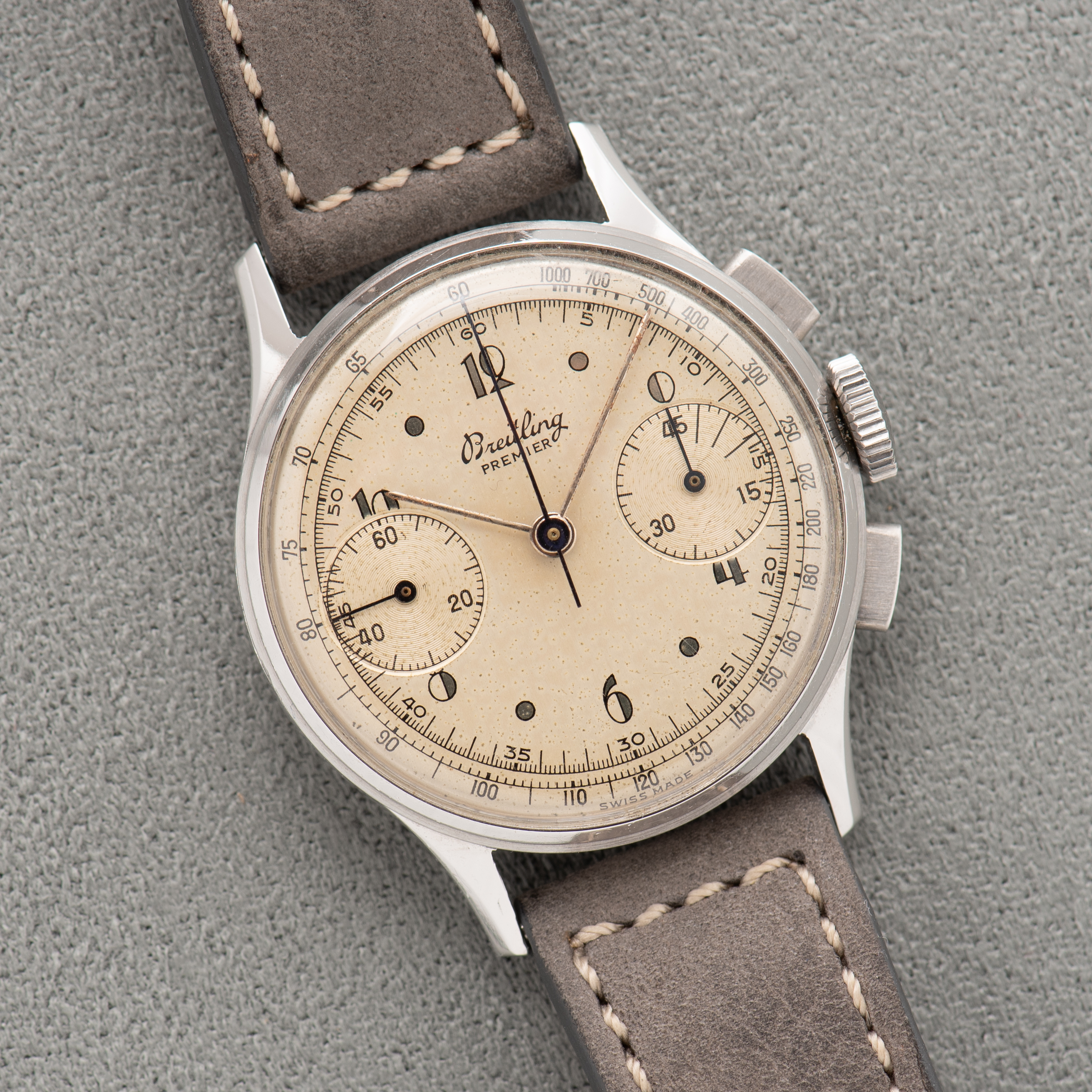 Vue de Breitling Premier Chronograph Unpolished Crème Dial Venus 150 Réf 789 from 1950