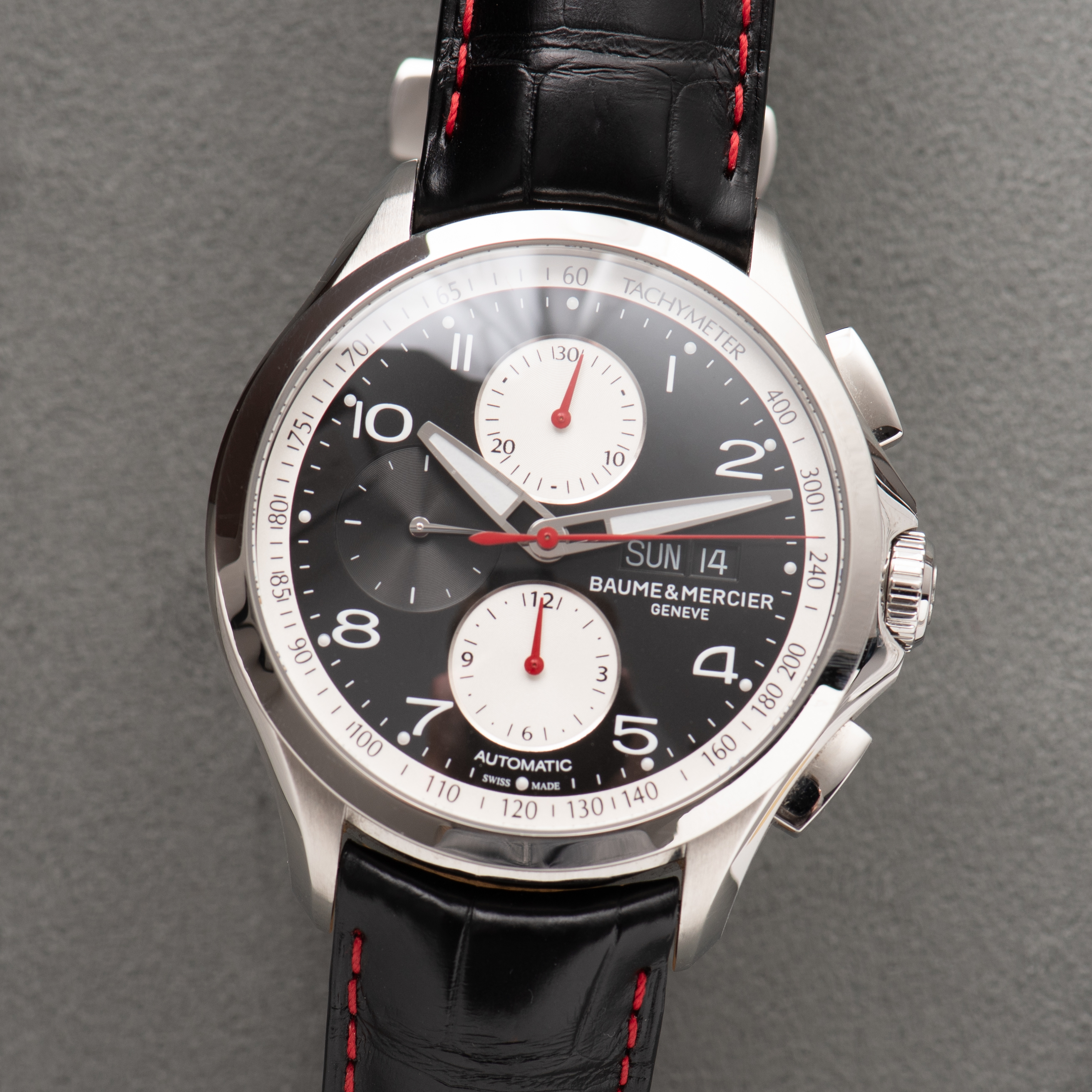 Zicht op Baume & Mercier Genève Clifton Racing Club Chronographe réf M0A10372 Full Set