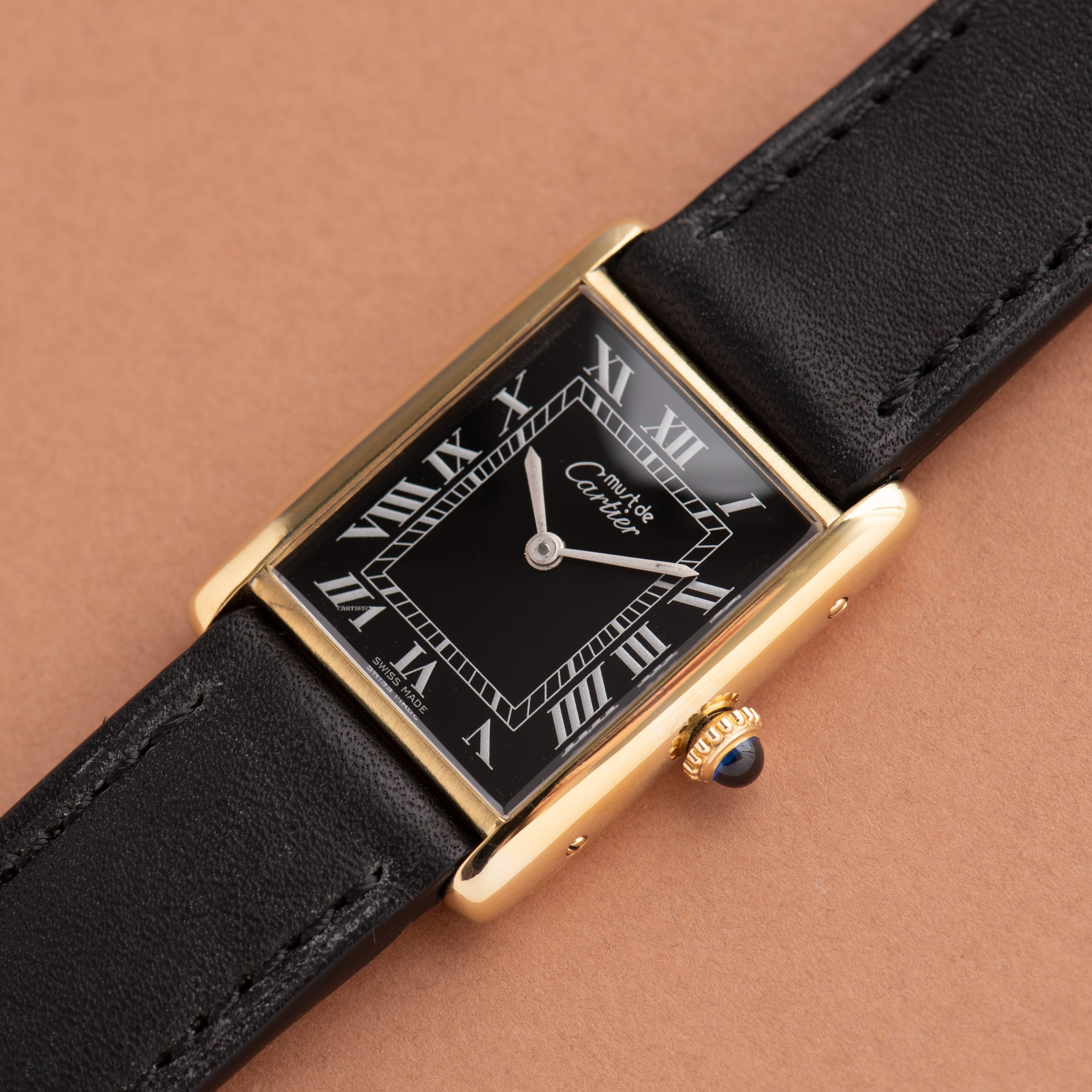Zicht op Cartier Tank De Must Vermeil GM Black Dial cal 78-1