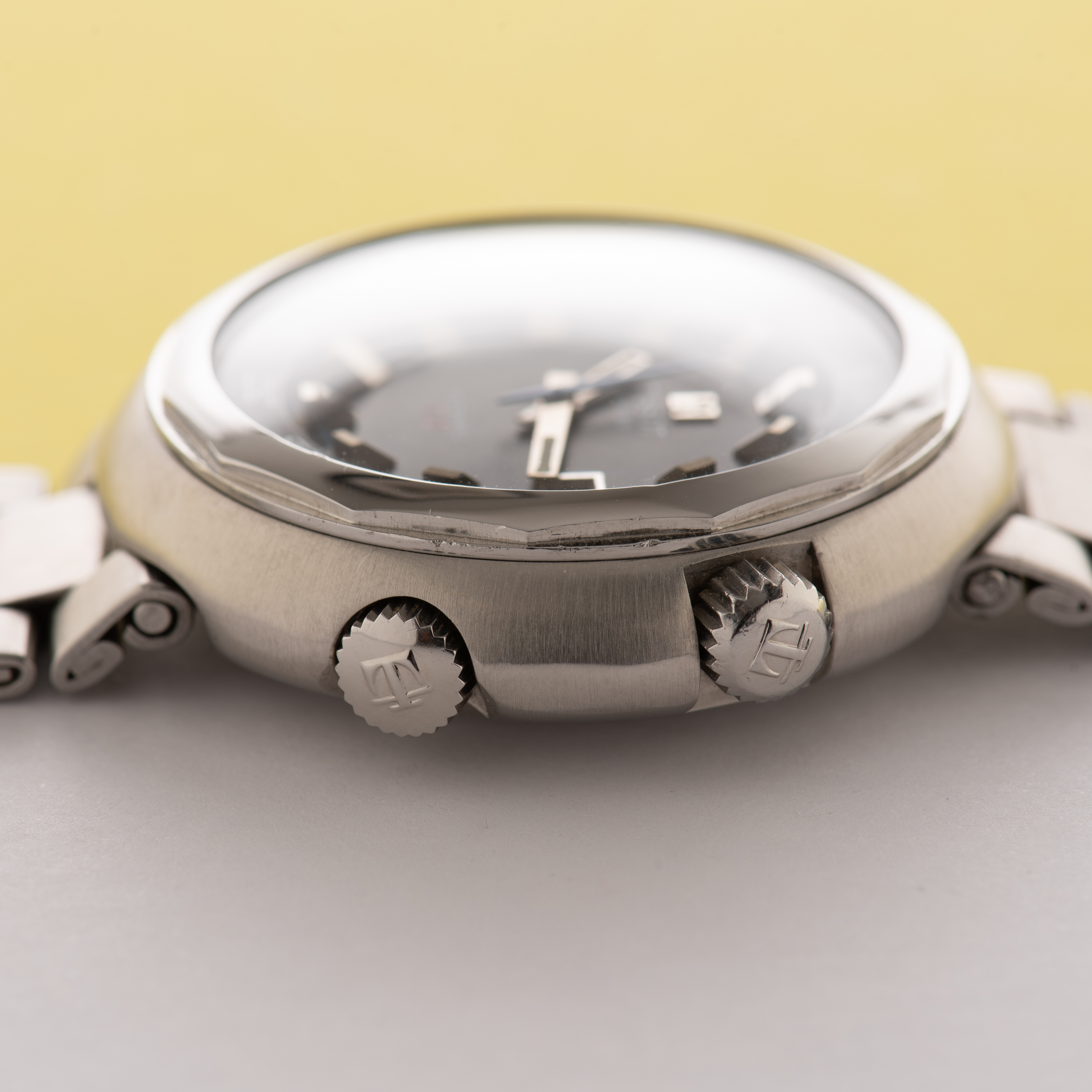Zicht op Tissot Swiss Automatic T12 ref 44644 cal 2481