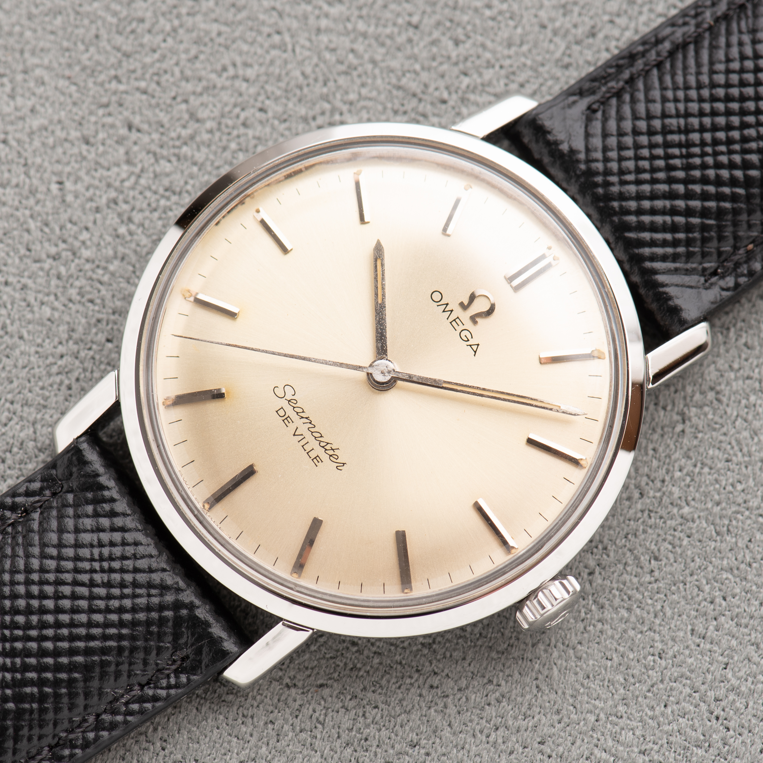 View of Omega Seamaster De Ville Mécanique Steel – Calibre 600 – Réf. 135.020 – 1964