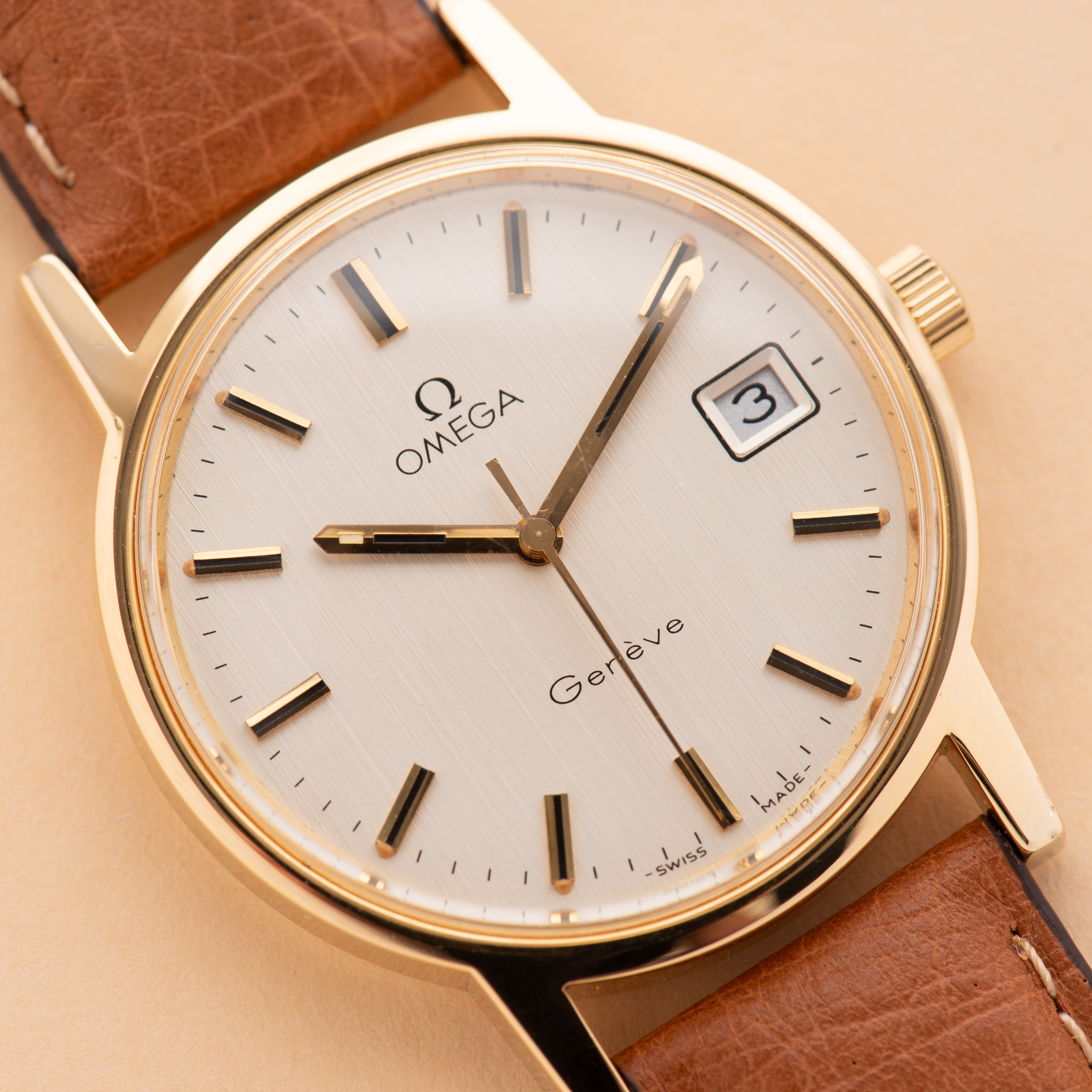 Vue de Omega Genève Date Silver linen dial réf 136.0104 from 1974