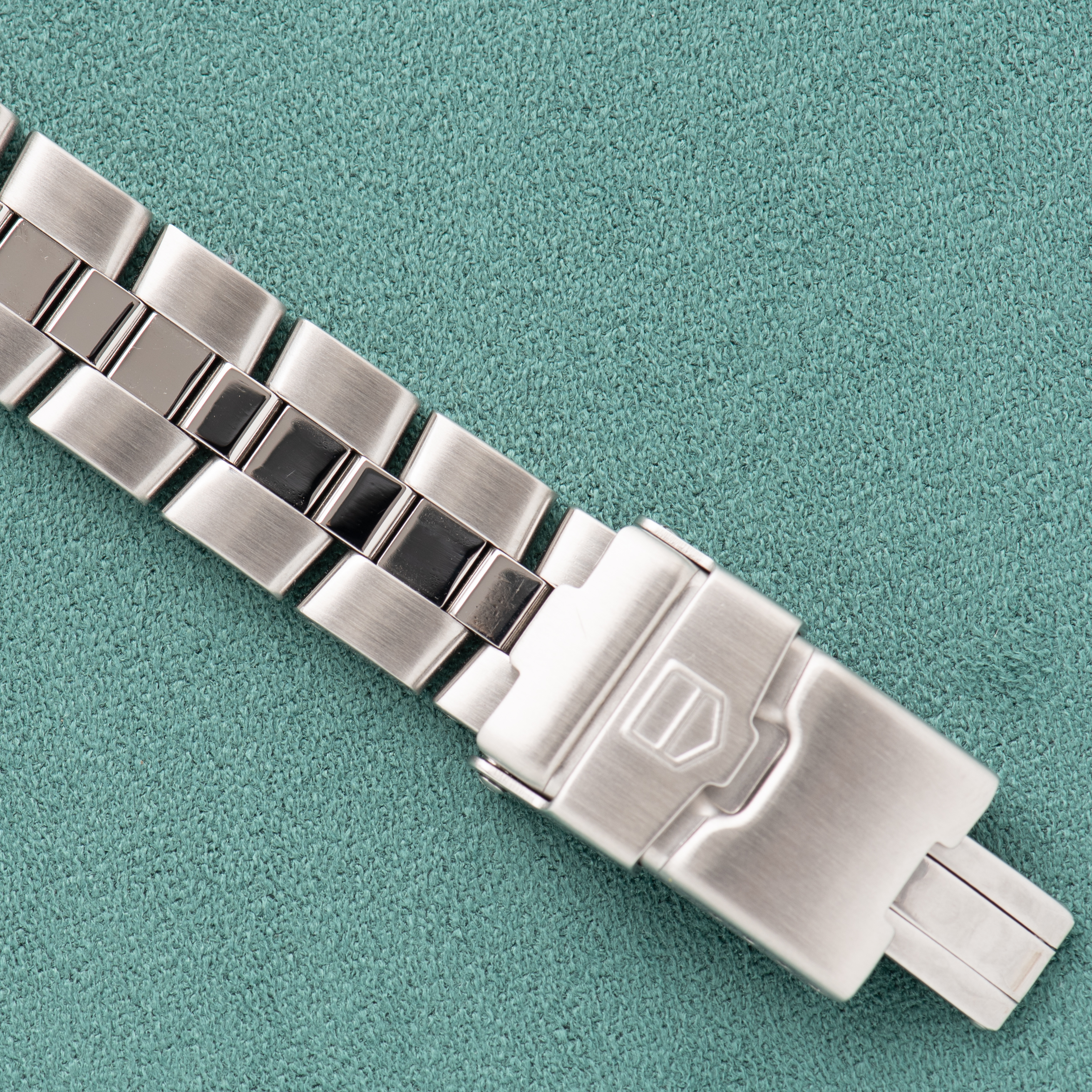 View of TAG Heuer Professional 2000 Ref WN1351