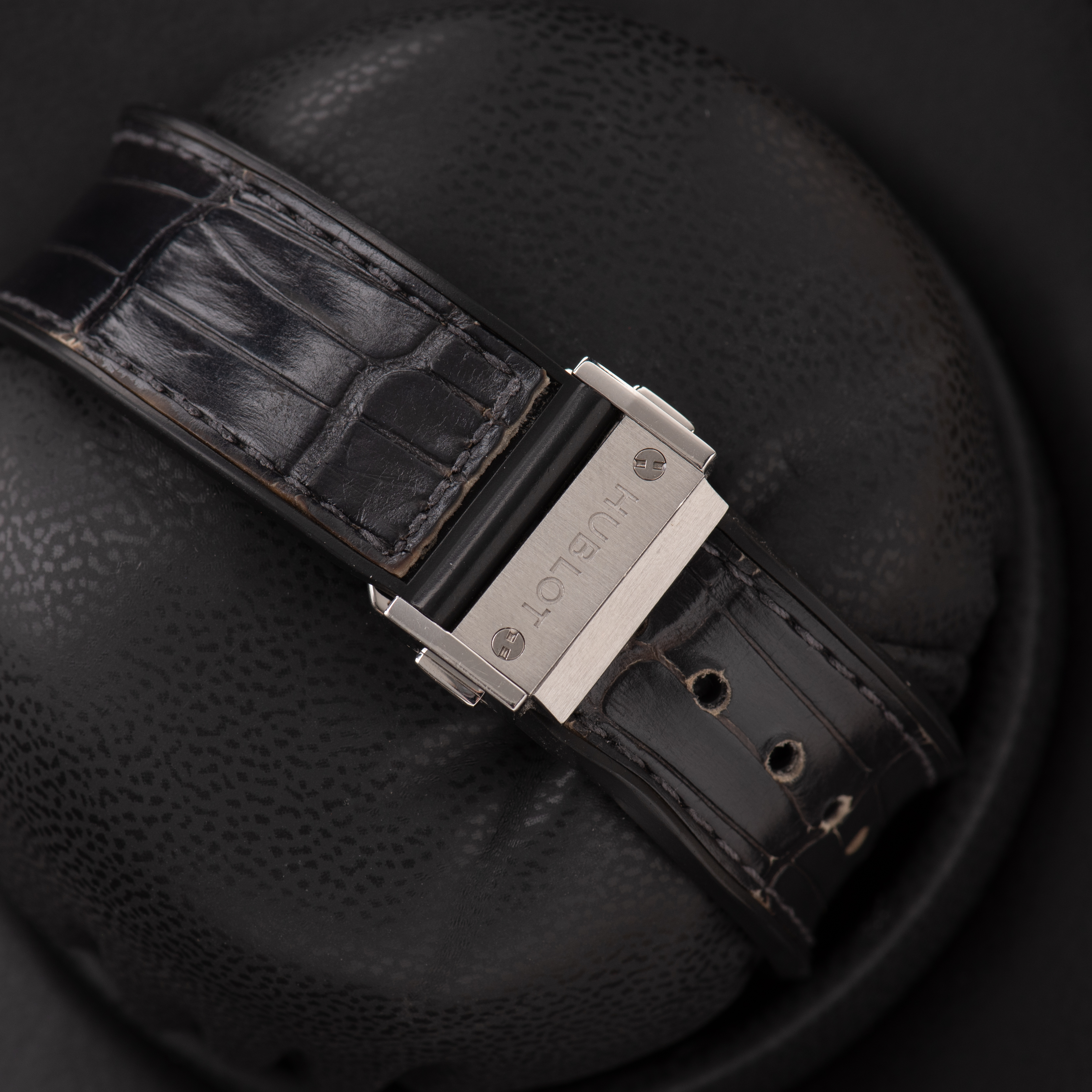 Zicht op Hublot Classic Fusion Grey Dial ref 565.NX.7071.LR uit 2020