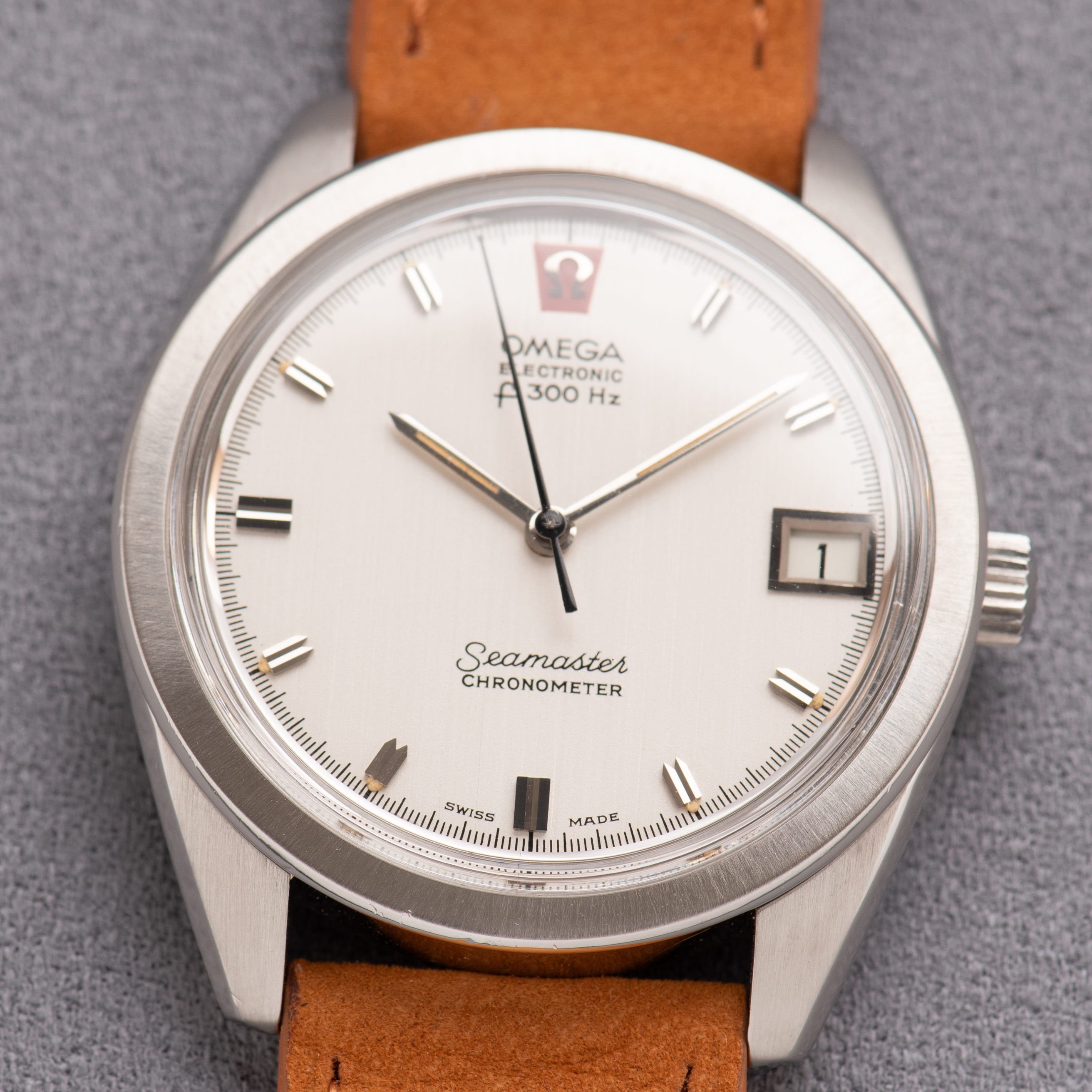 Vue de Omega Electronic Seamaster Chronometer F300 Hz Silver Dial from 1972 Réf 198.001
