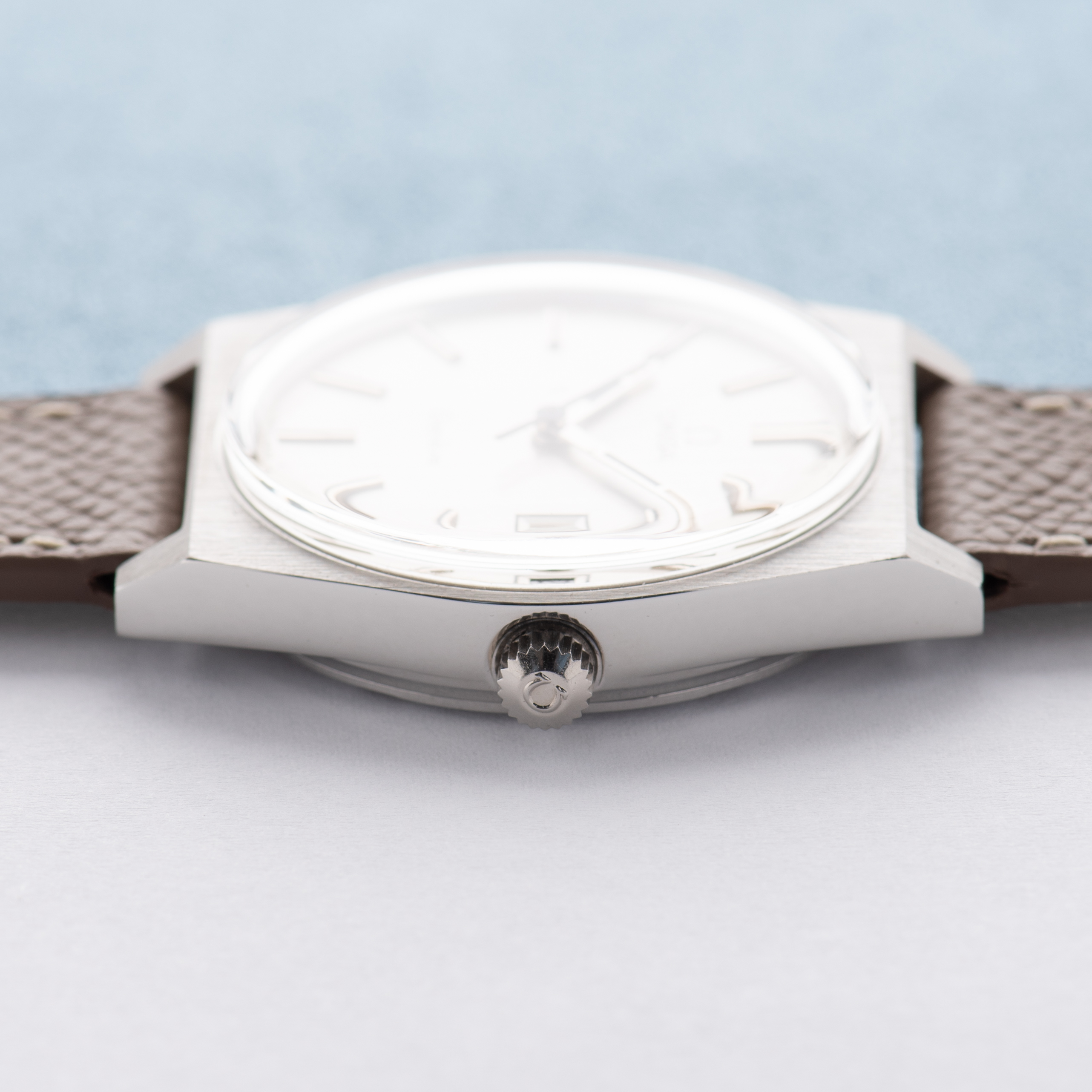 View of Omega Genève Date Silver dial Réf 136.0049 from 1972
