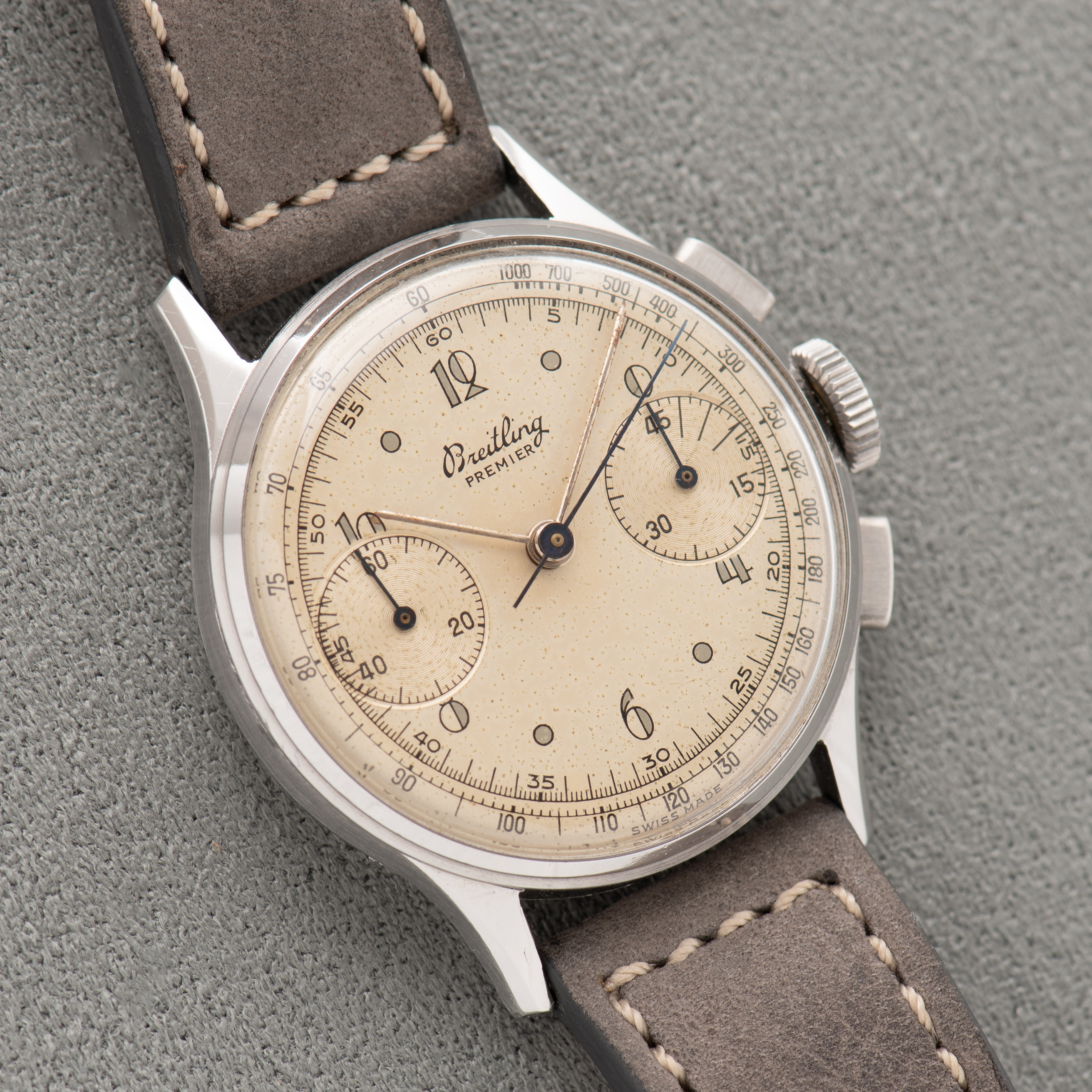 Vue de Breitling Premier Chronograph Unpolished Crème Dial Venus 150 Réf 789 from 1950