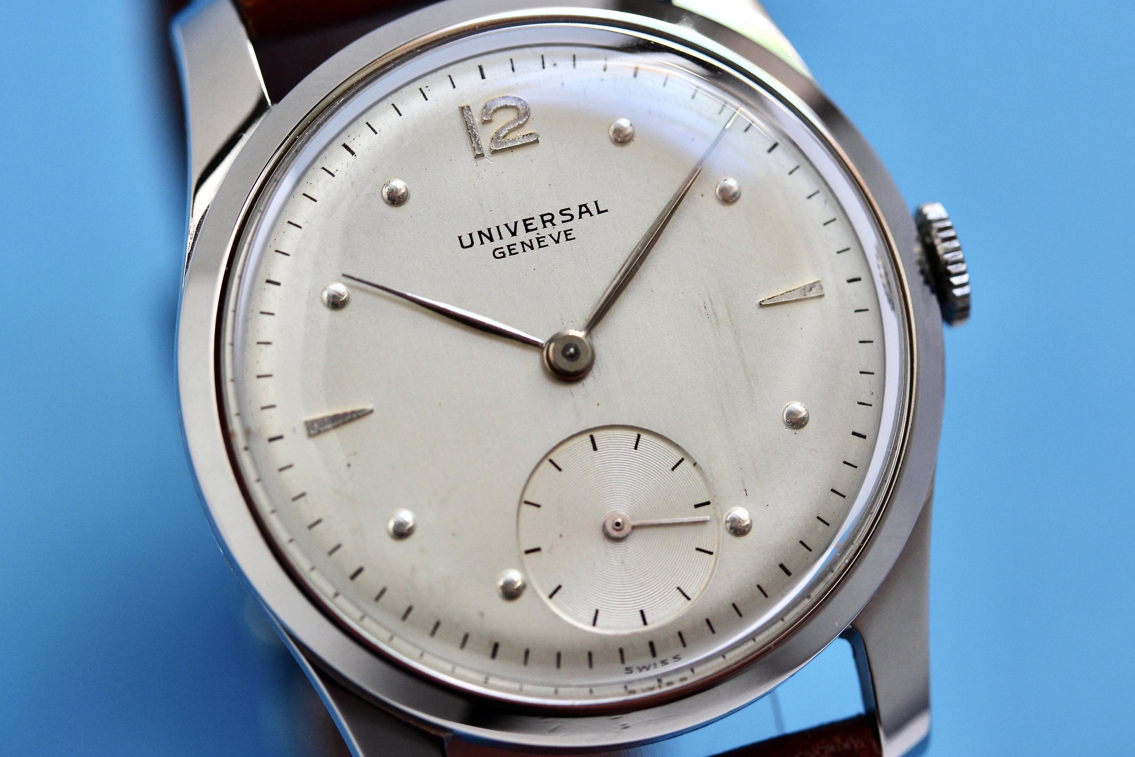 Zicht op Universal Genève petite seconde cal 128