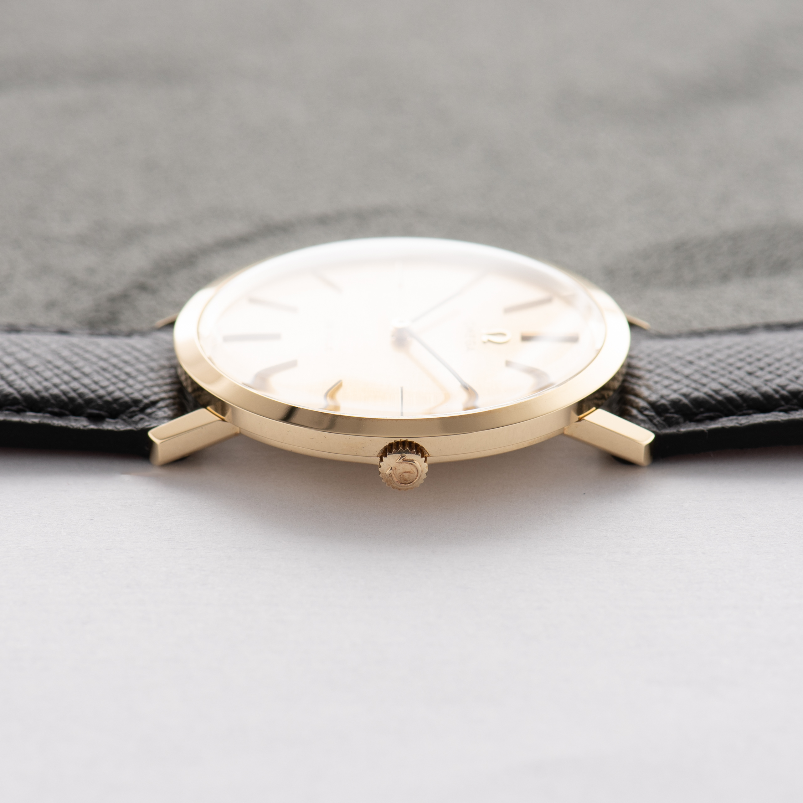 View of Omega De Ville Mécanique Gold 18k from 1970 Réf 111.067