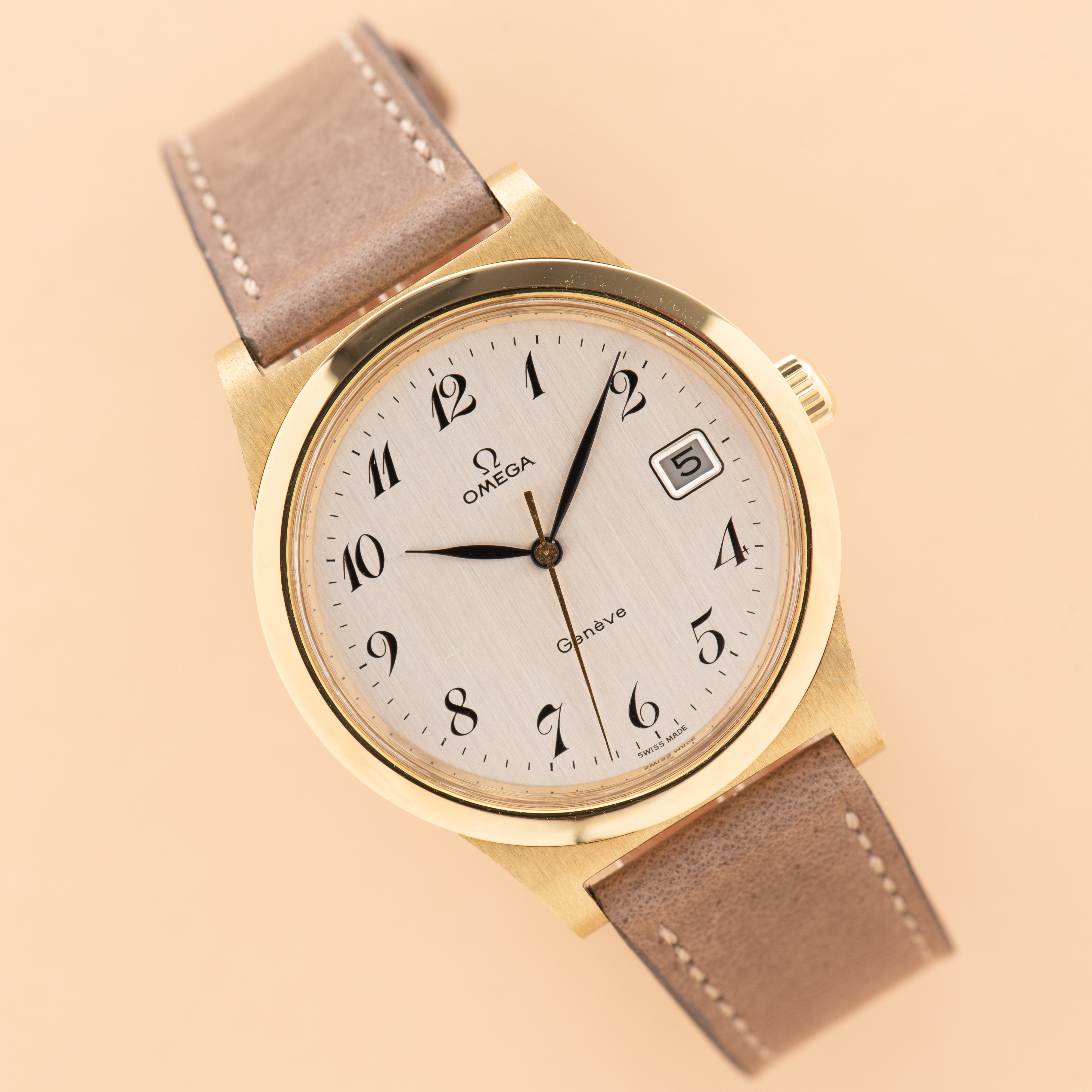 View of Omega Genève Mécanique Date Breguet Dial Réf 136.0102 from 1972