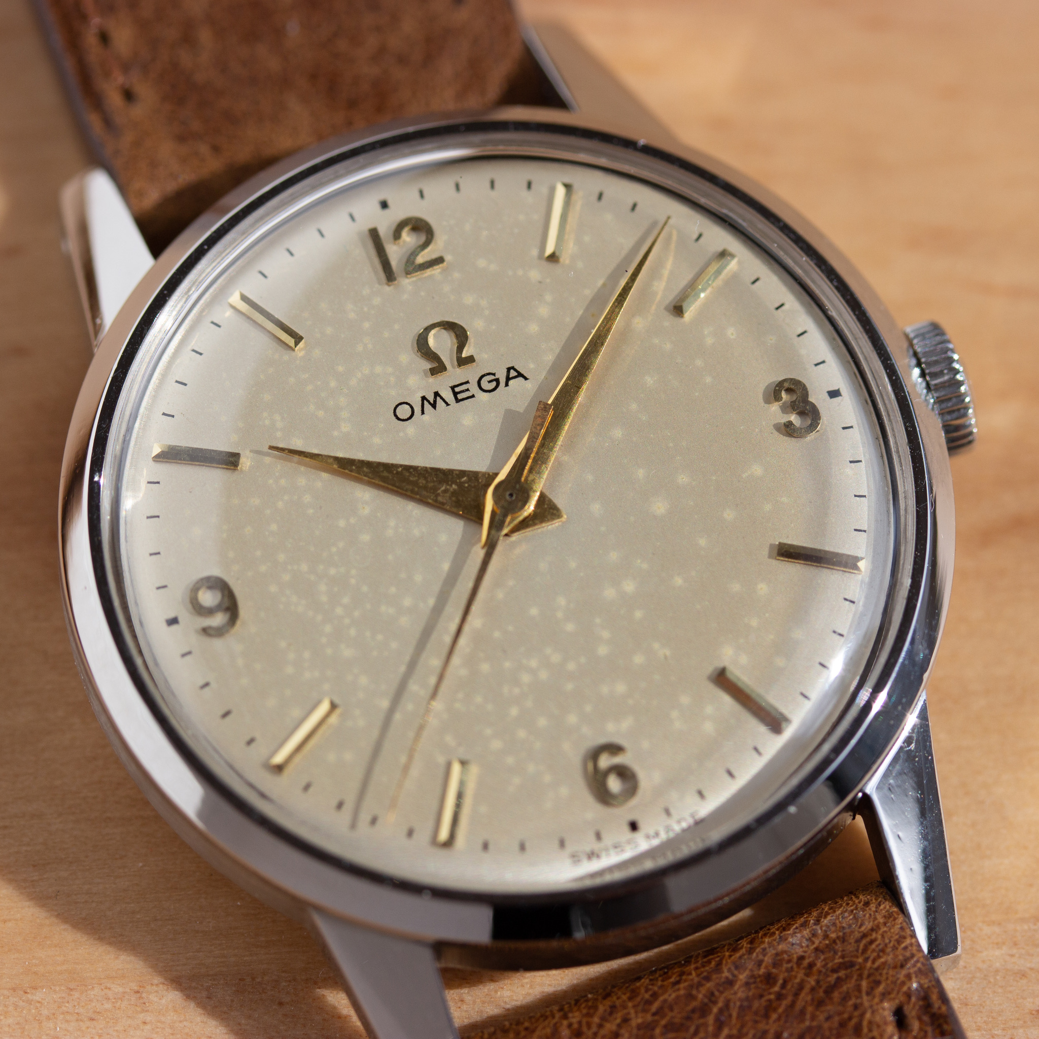 View of Omega mécanique réf 2496 7 cal 284