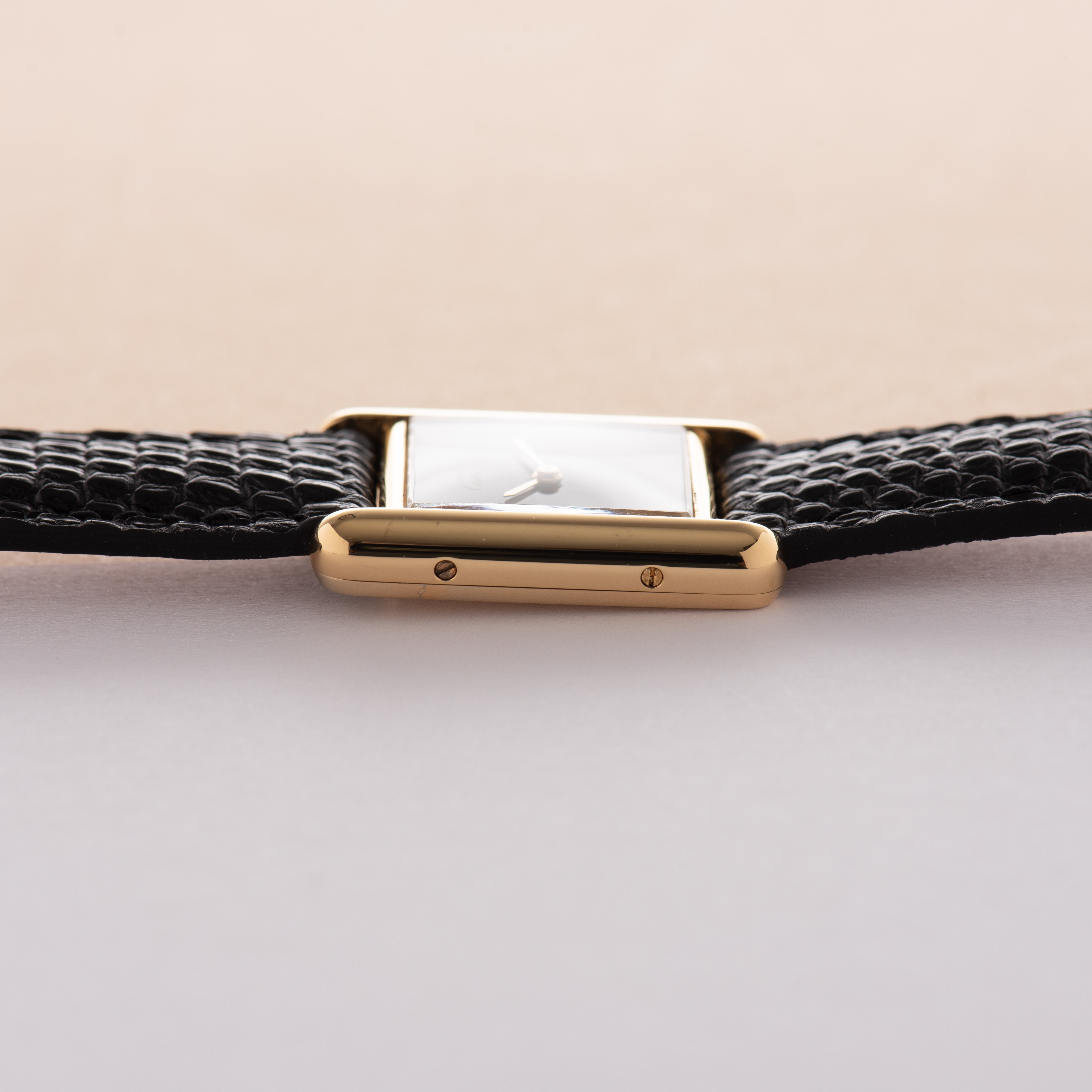 Zicht op Cartier Tank De Must Vermeil Petite Model Black PM Réf 3 66001