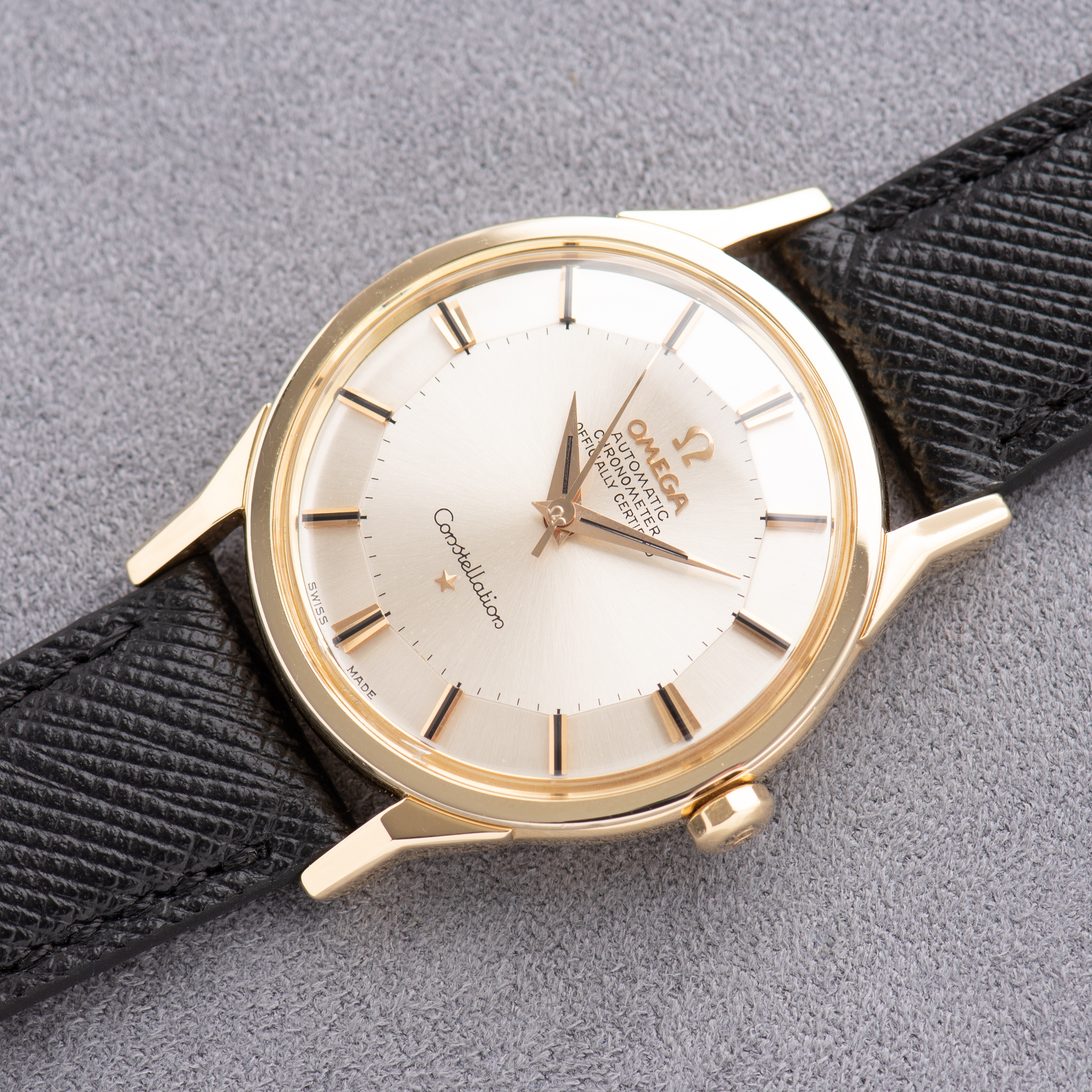 Vue de Omega Automatic Chronometer Constellation Pie Pan 18K Gold from 1963 Réf 167.005