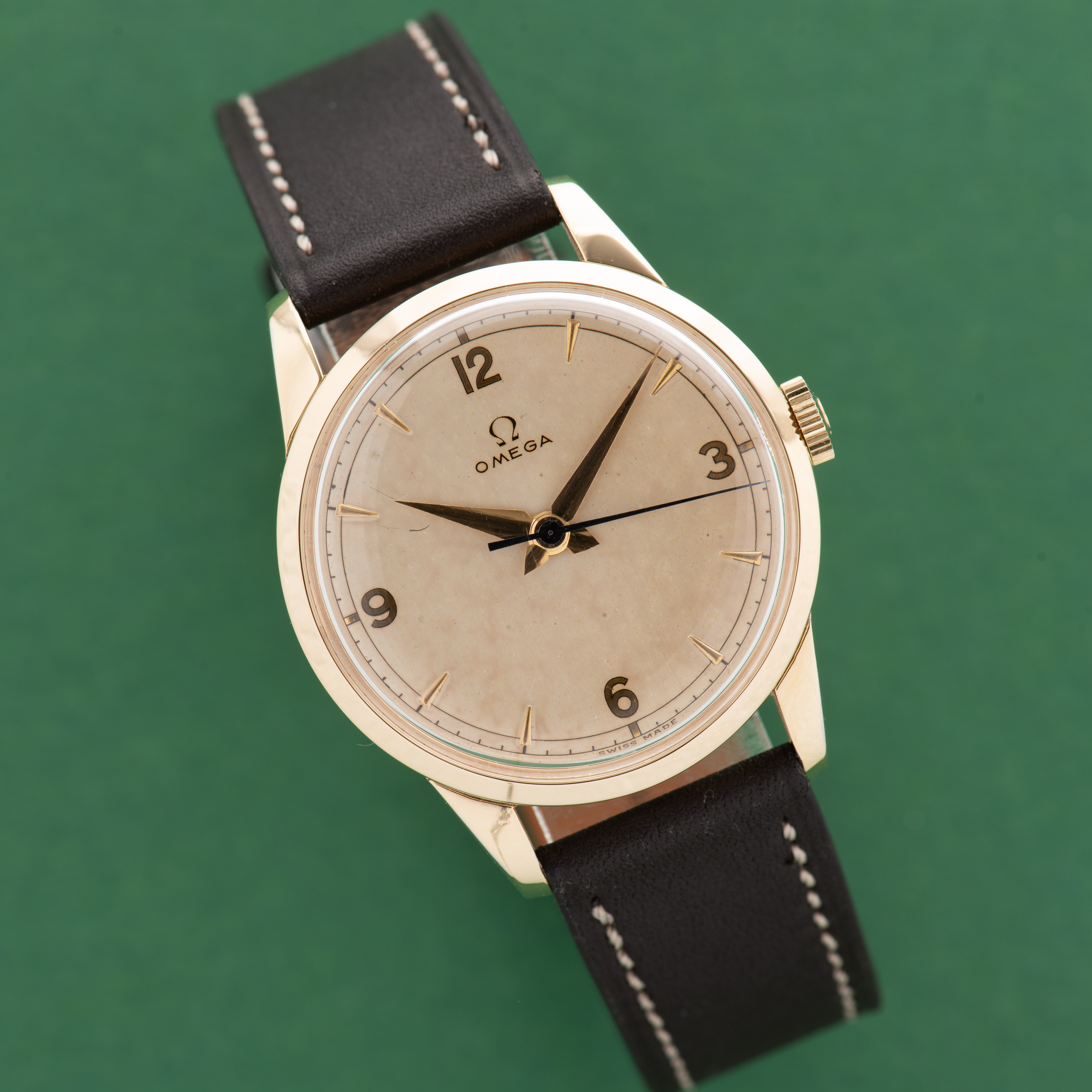 Vue de Omega mécanique cal 283 réf 2513-2 from 1947