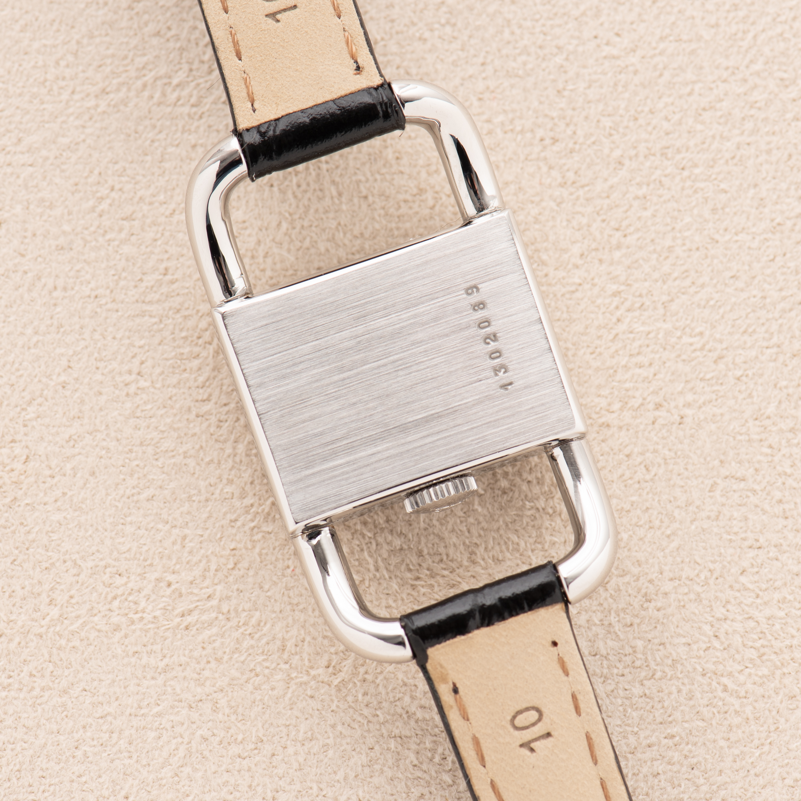 Zicht op Jaeger-LeCoultre Etrier Lucchetto for Hermès Blue Dial Réf 1670.42