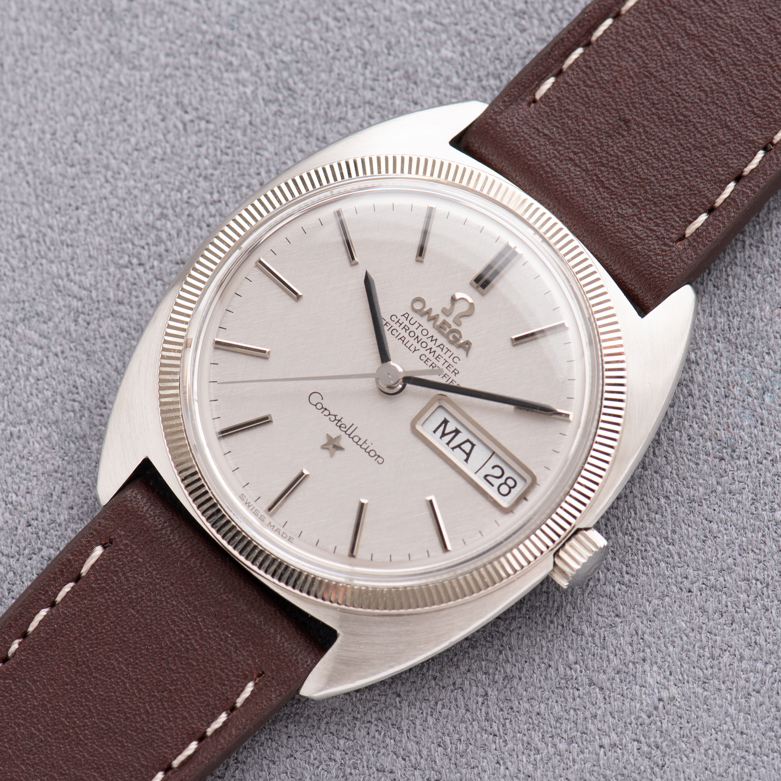 View of Omega Constellation Chronometer Linen Silver dial C-shape from 1968 Réf 168.029