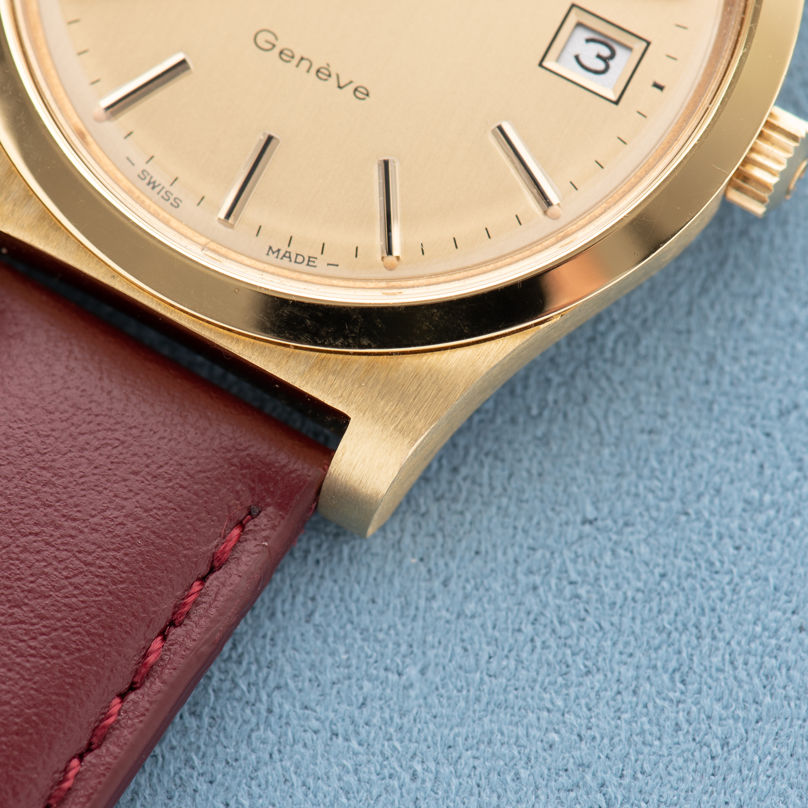 View of Omega Genève Mécanique Gold dial Réf 136.0102 from 1974