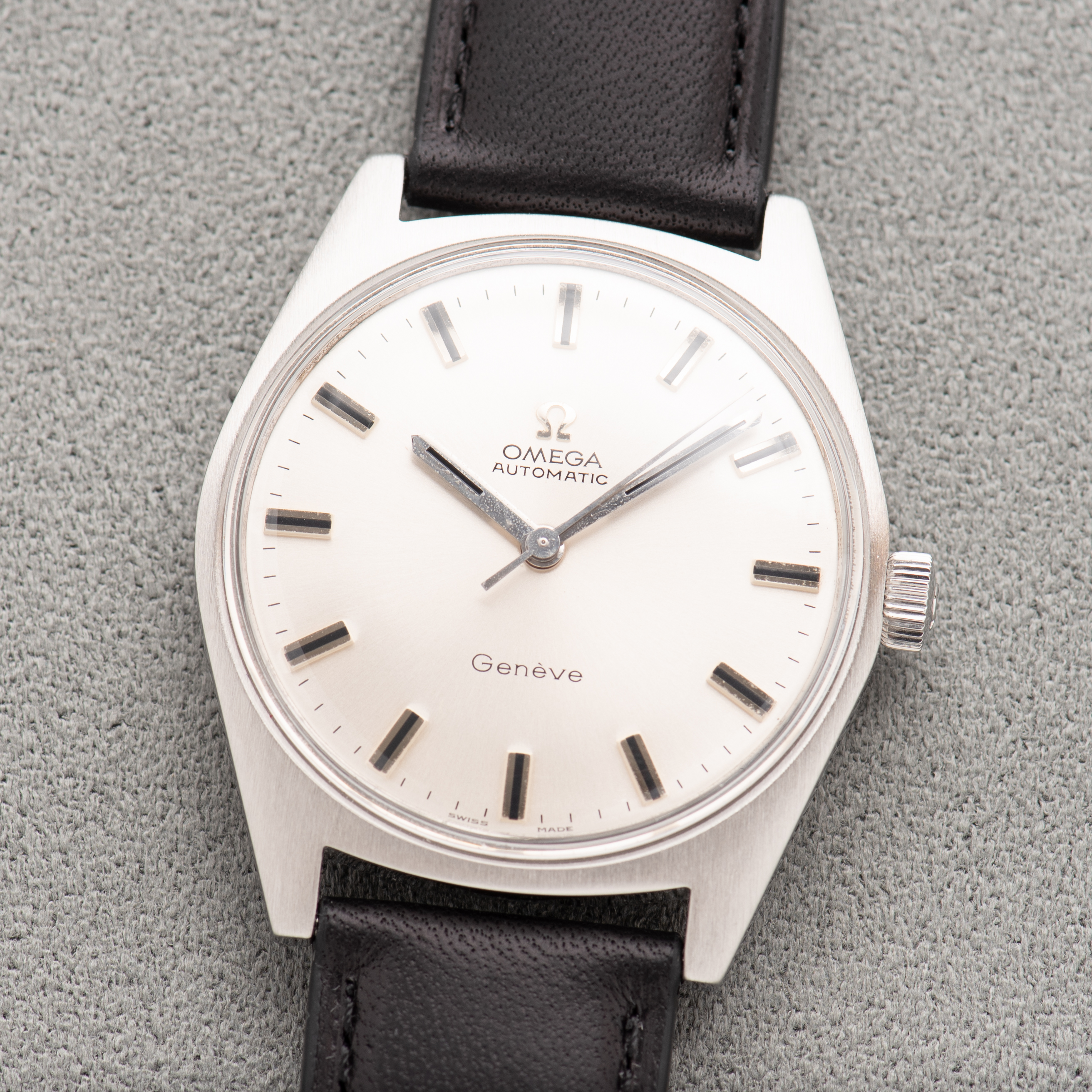 Vue de Omega Genève Automatic Silver Dial – Réf. 165.041 – 1968
