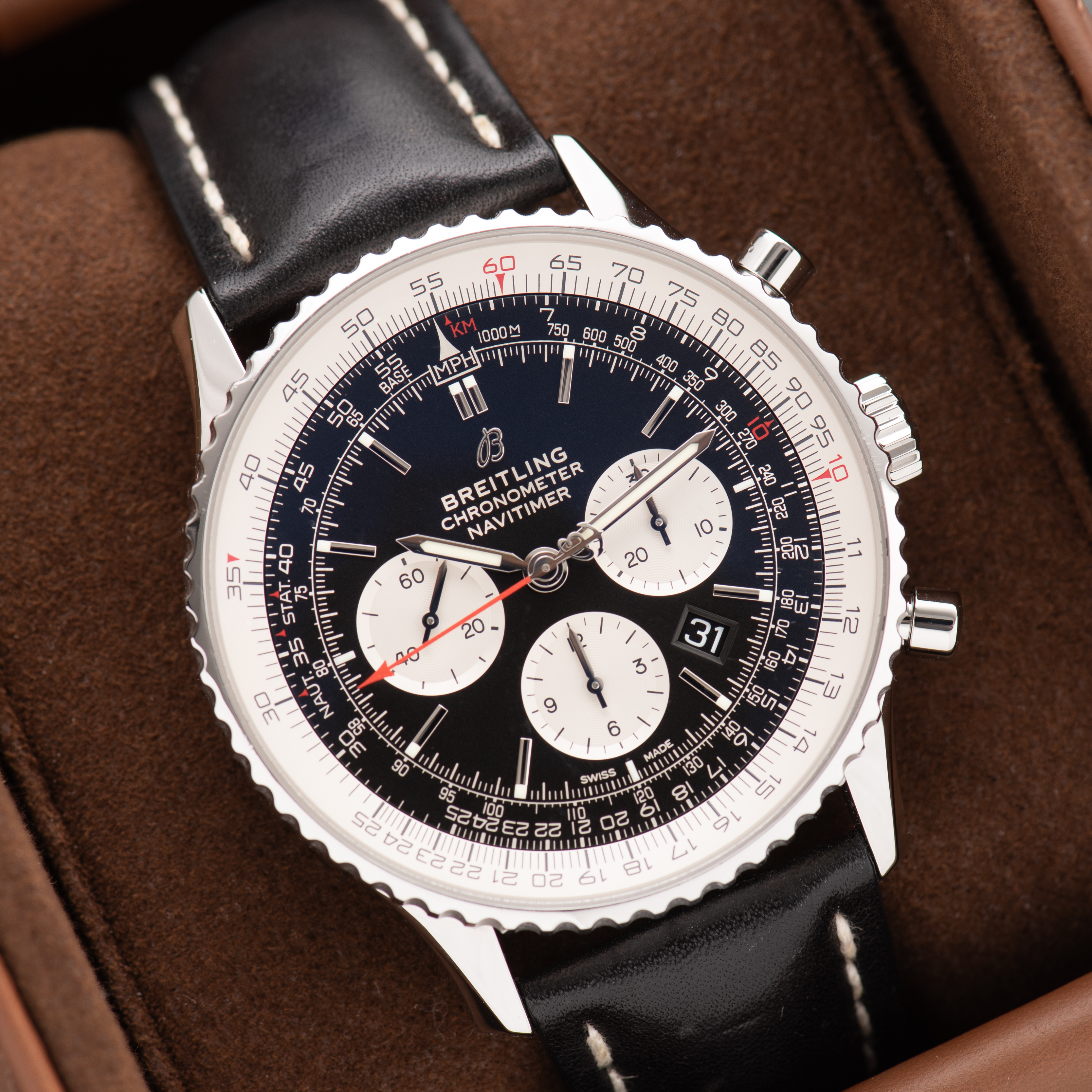 Vue de Breitling Chronometer Navitimer 1 B01 Chronograph réf AB0127211B1X2 Full set