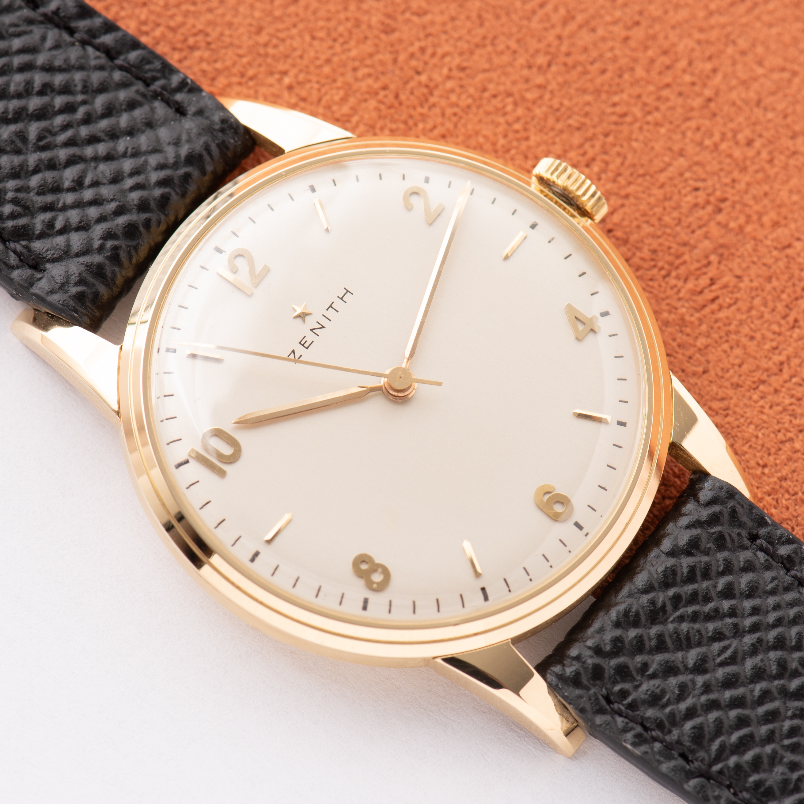 Zicht op Zenith Dress Watch "Calatrava" Gold 18k New Old Stock cal P50 from 1949