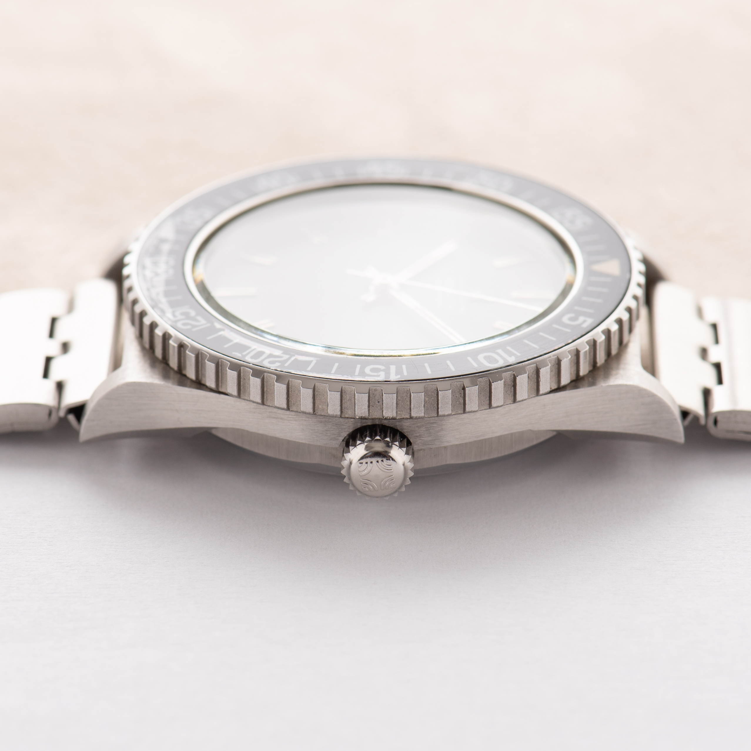 Zicht op Zenith Chronometre Automatic Diver Surf Réf 01 0170 380
