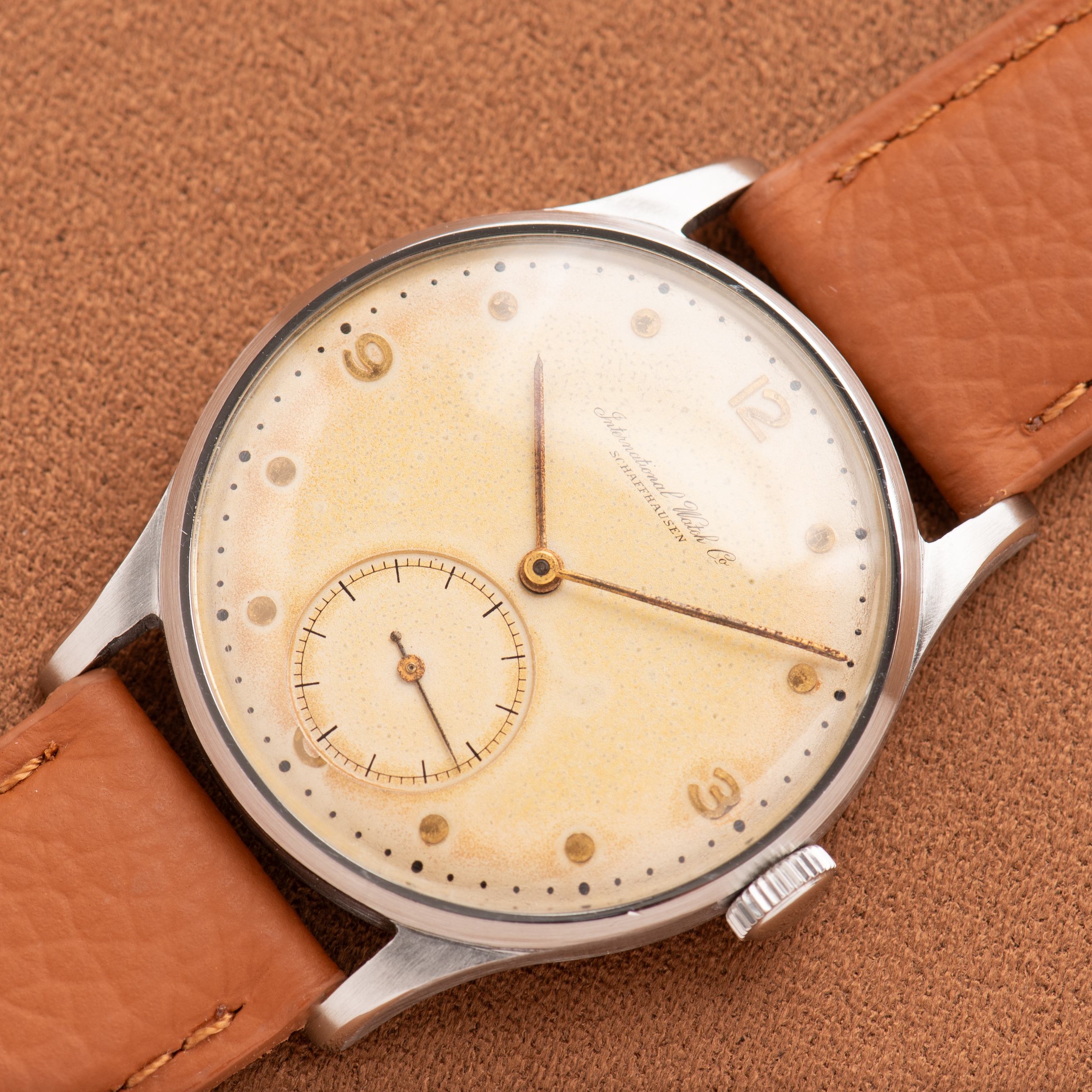 View of IWC International Watch Co. Schaffhausen Calibre 83 – Ref. 1.109.570 - 1945