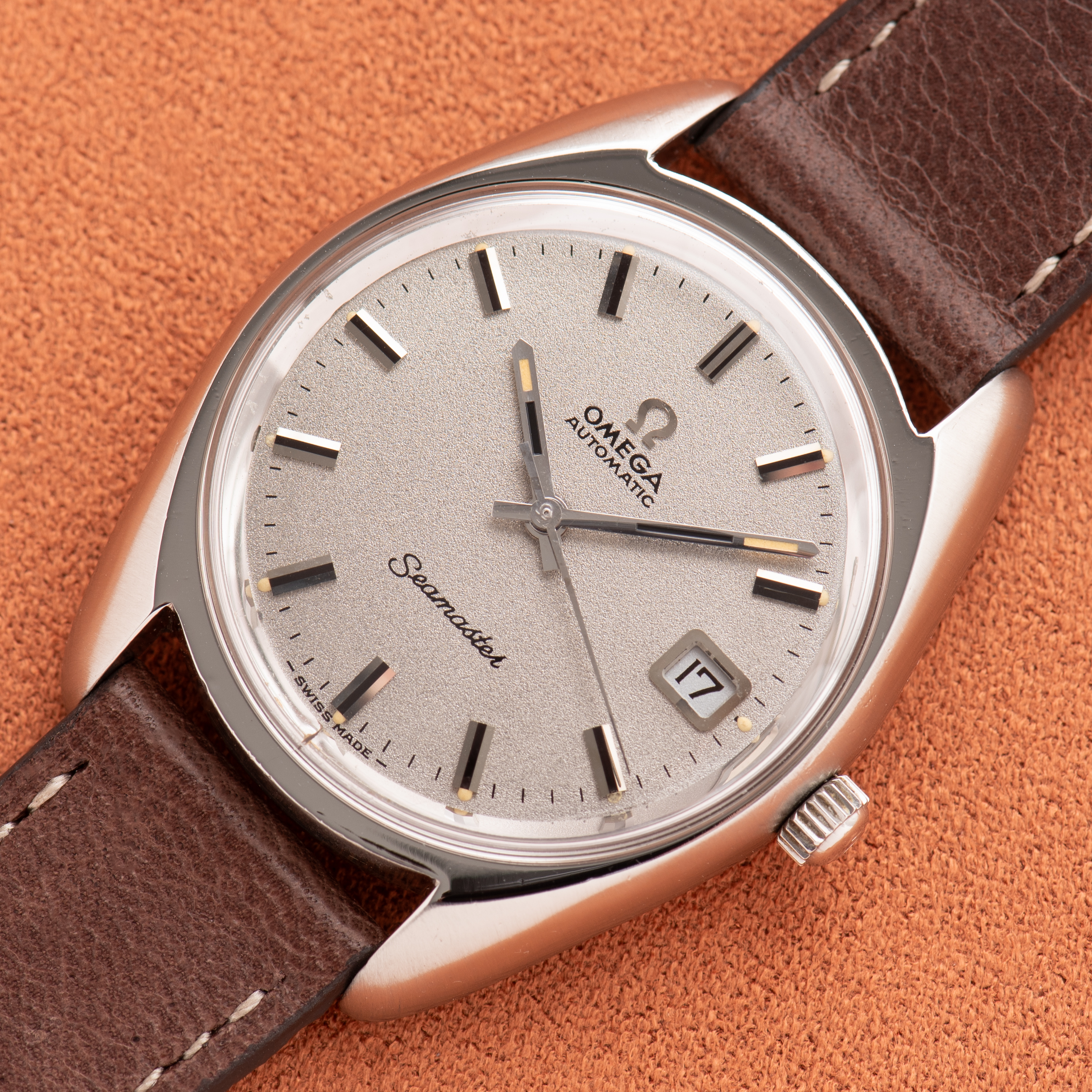 Zicht op Omega Automatic Seamaster Silver Pailleté Dial ref 166.067 uit 1970