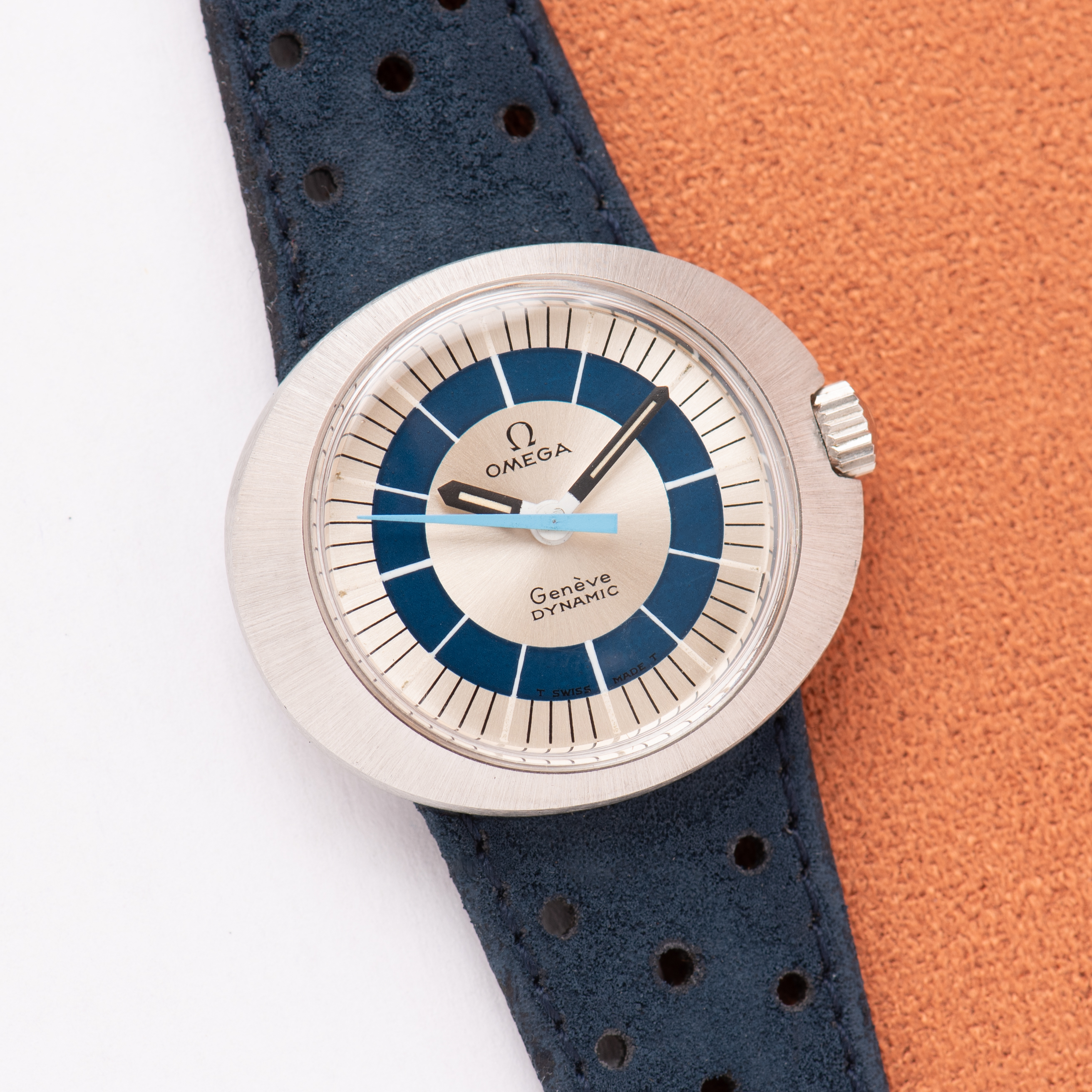 Vue de Omega Genève Dynamic Woman Mécanique Date Blue dial Réf 566.015 from 1968