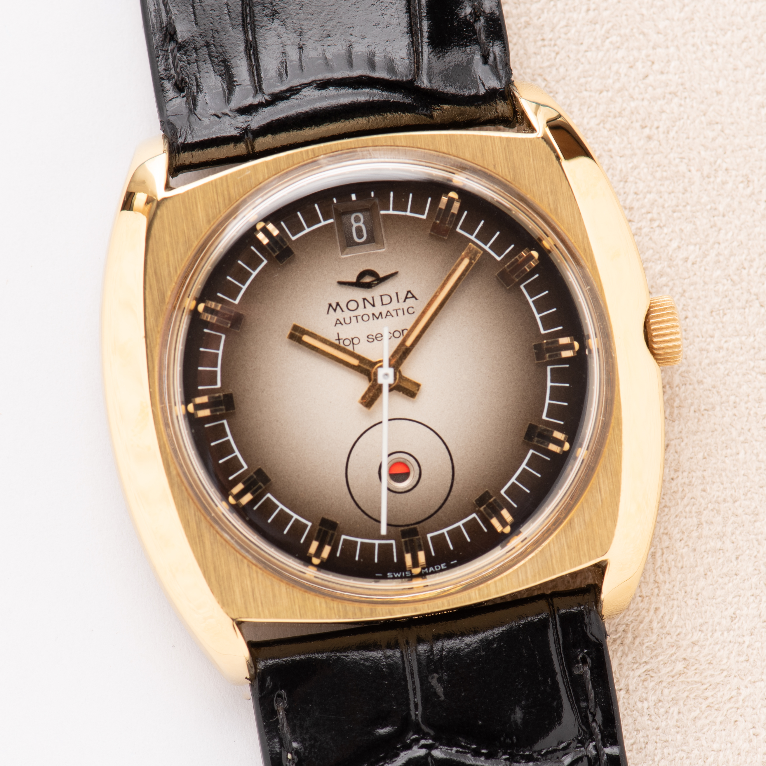 Zicht op Mondia Automatic Top Second GoldPlated from 1975