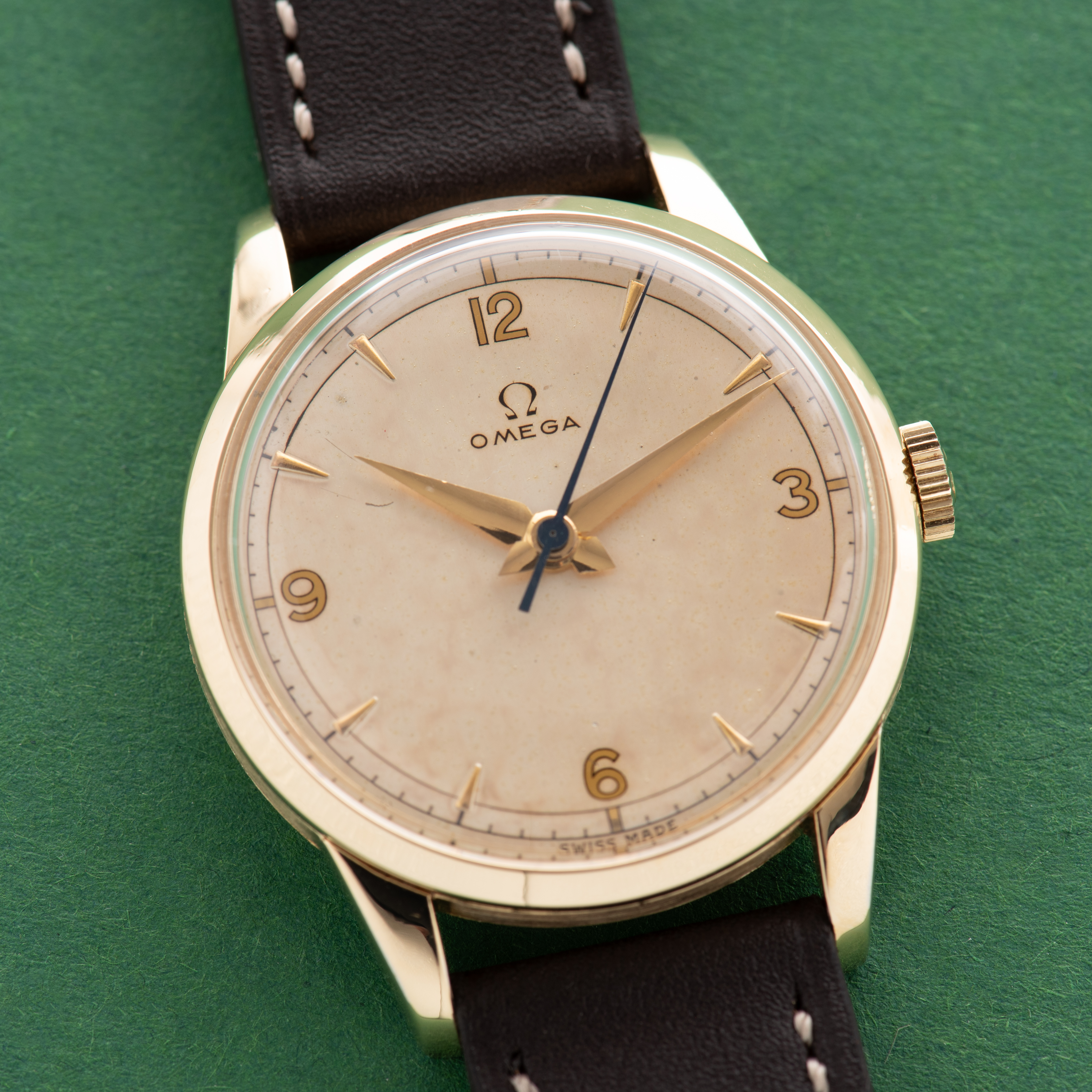 Vue de Omega mécanique cal 283 réf 2513-2 from 1947