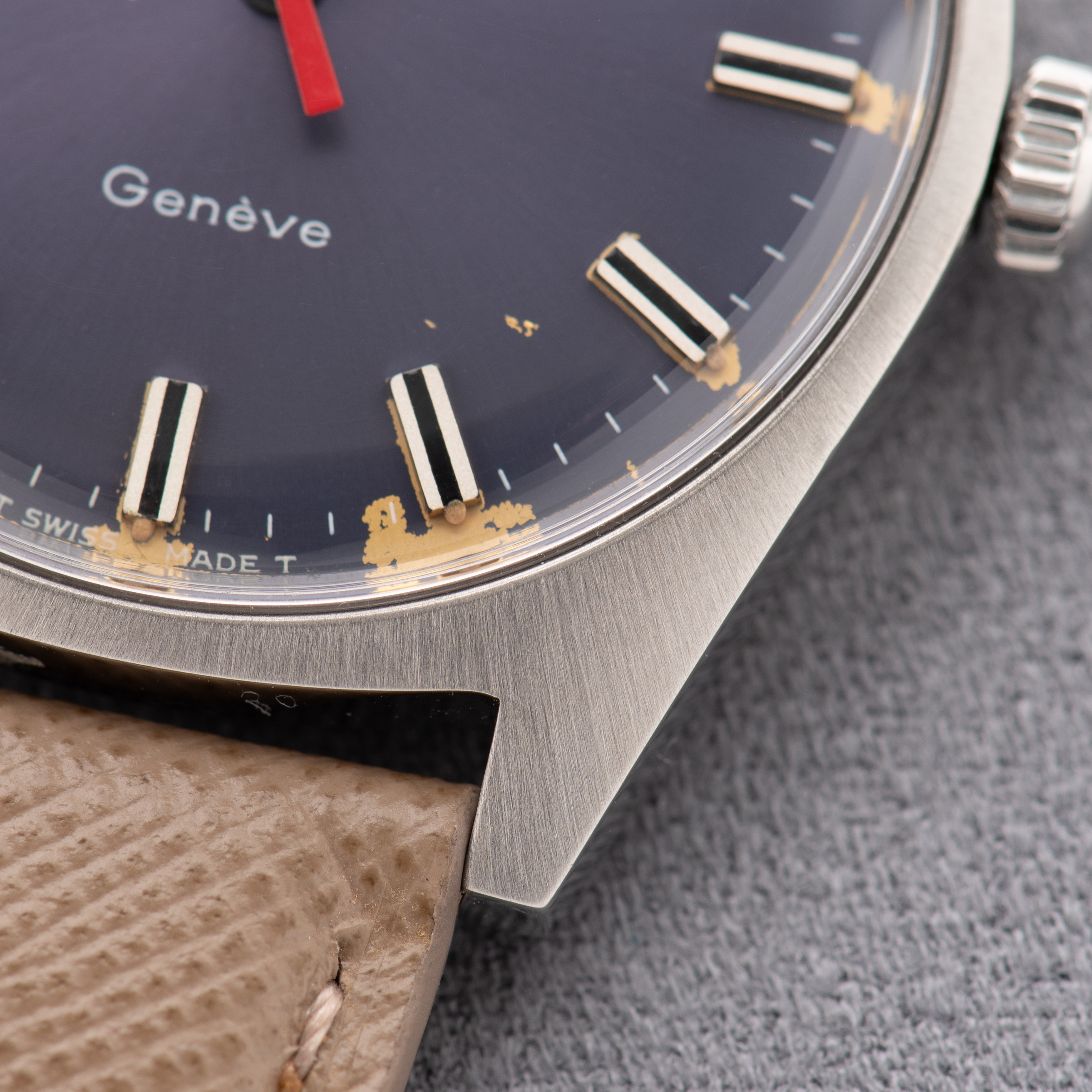 Vue de Omega Genève Blue Patina dial Ultraman Réf 135.041 from 1968