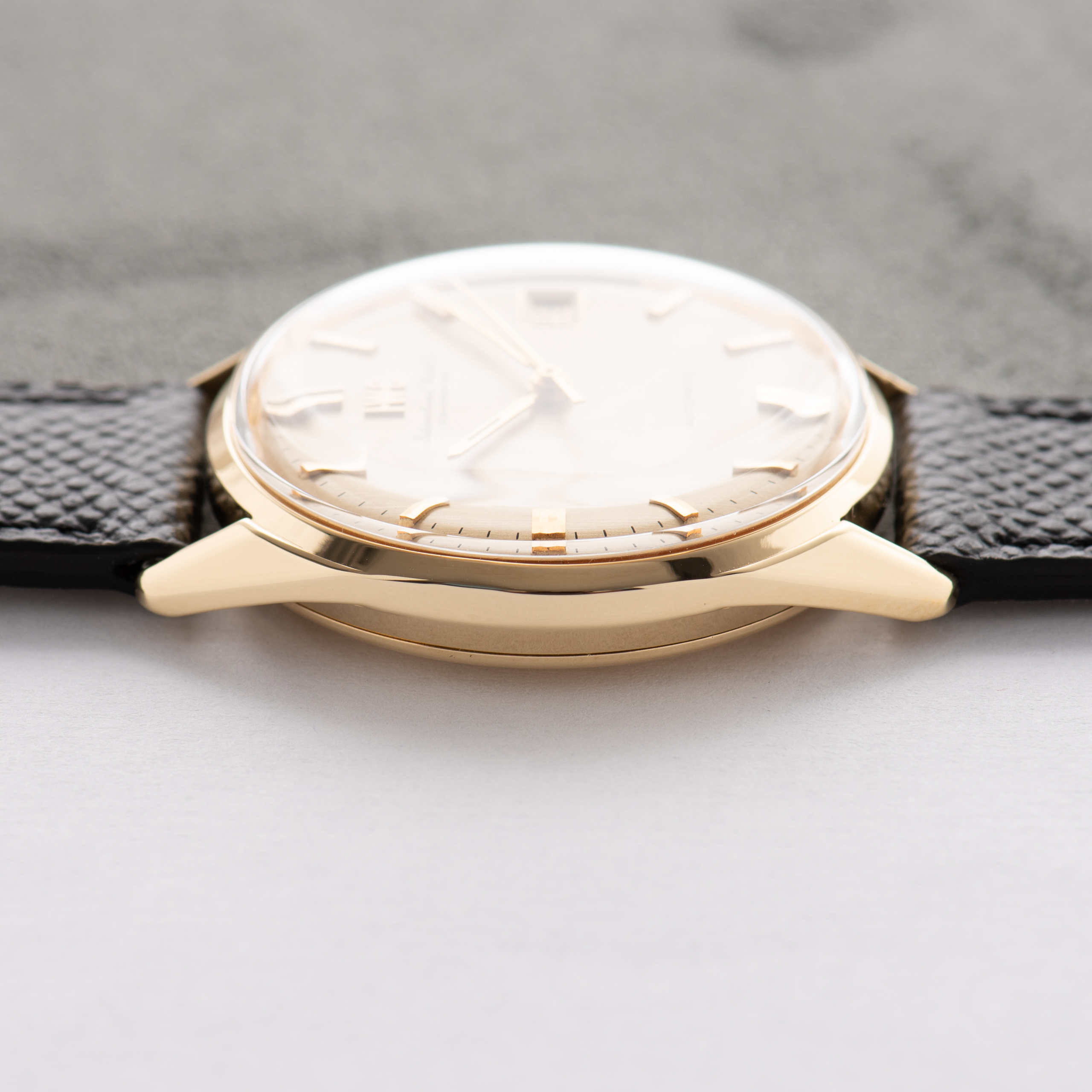 View of IWC International Watch Co Schaffhausen Automatic cal 8541 réf R810A