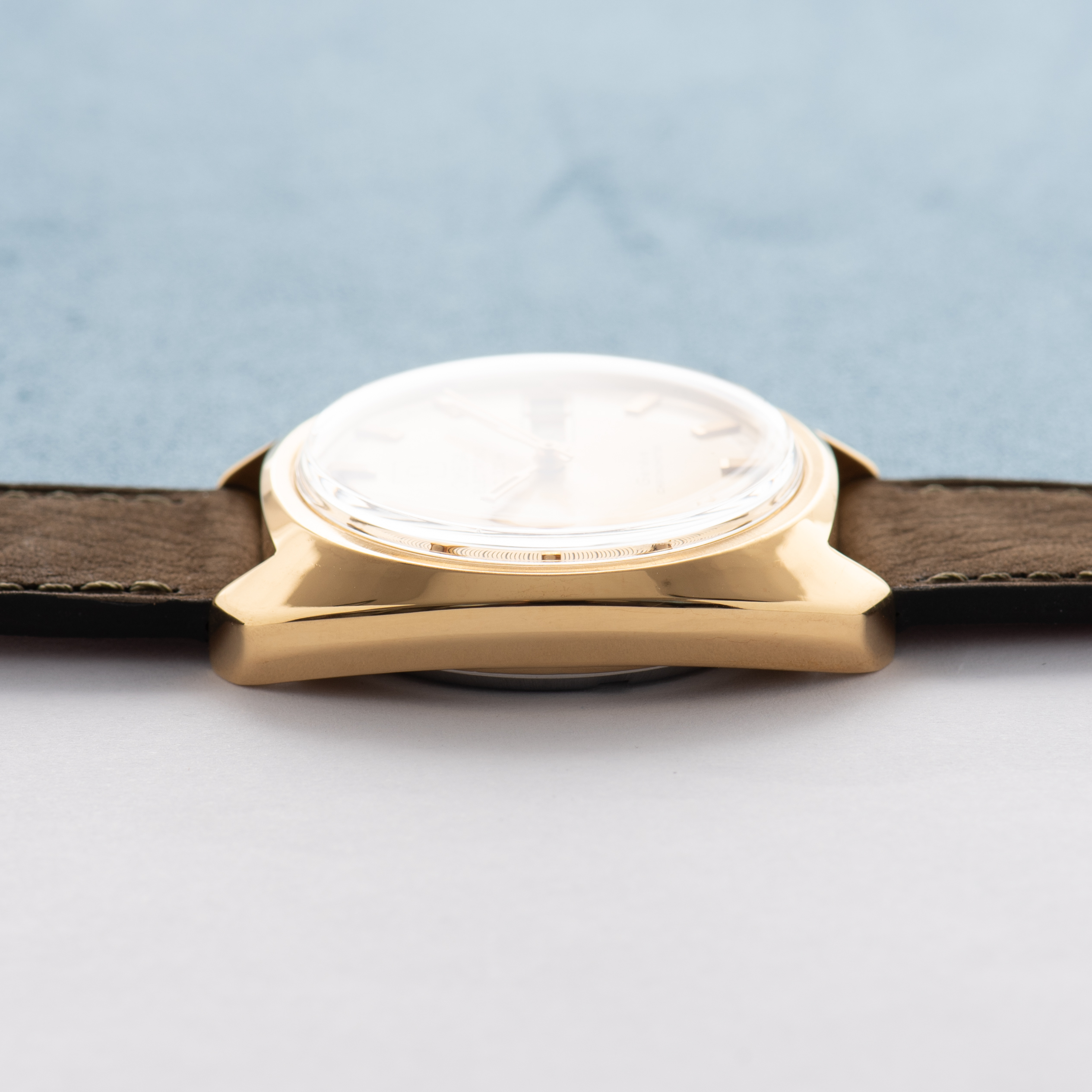 Vue de Omega Electronic F300 Hz Genève Chronometer Champagne Dial Réf 198.031 from 1969