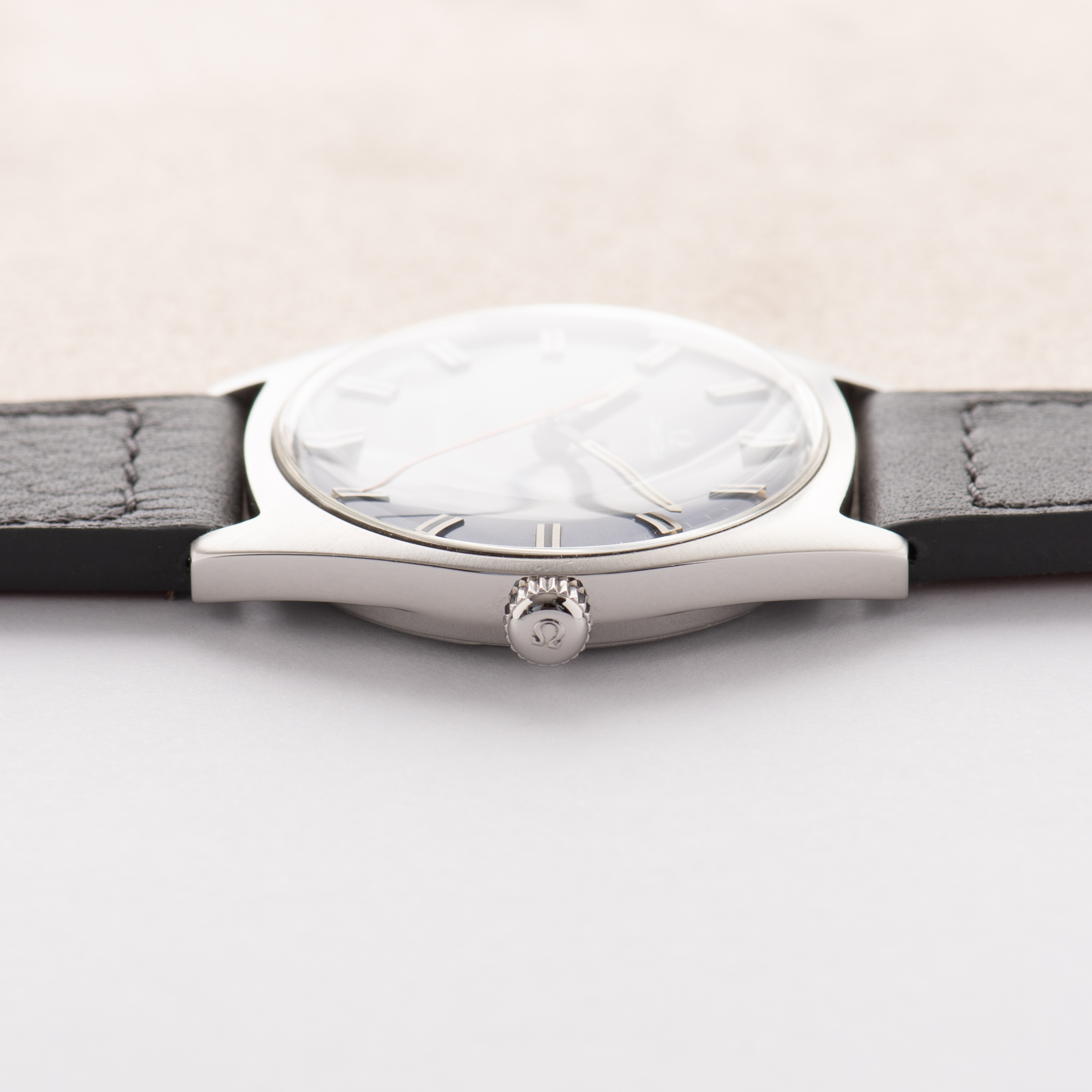 Vue de Omega Genève Blue dial "Ultraman" Réf 135.041 cal 601 from 1969