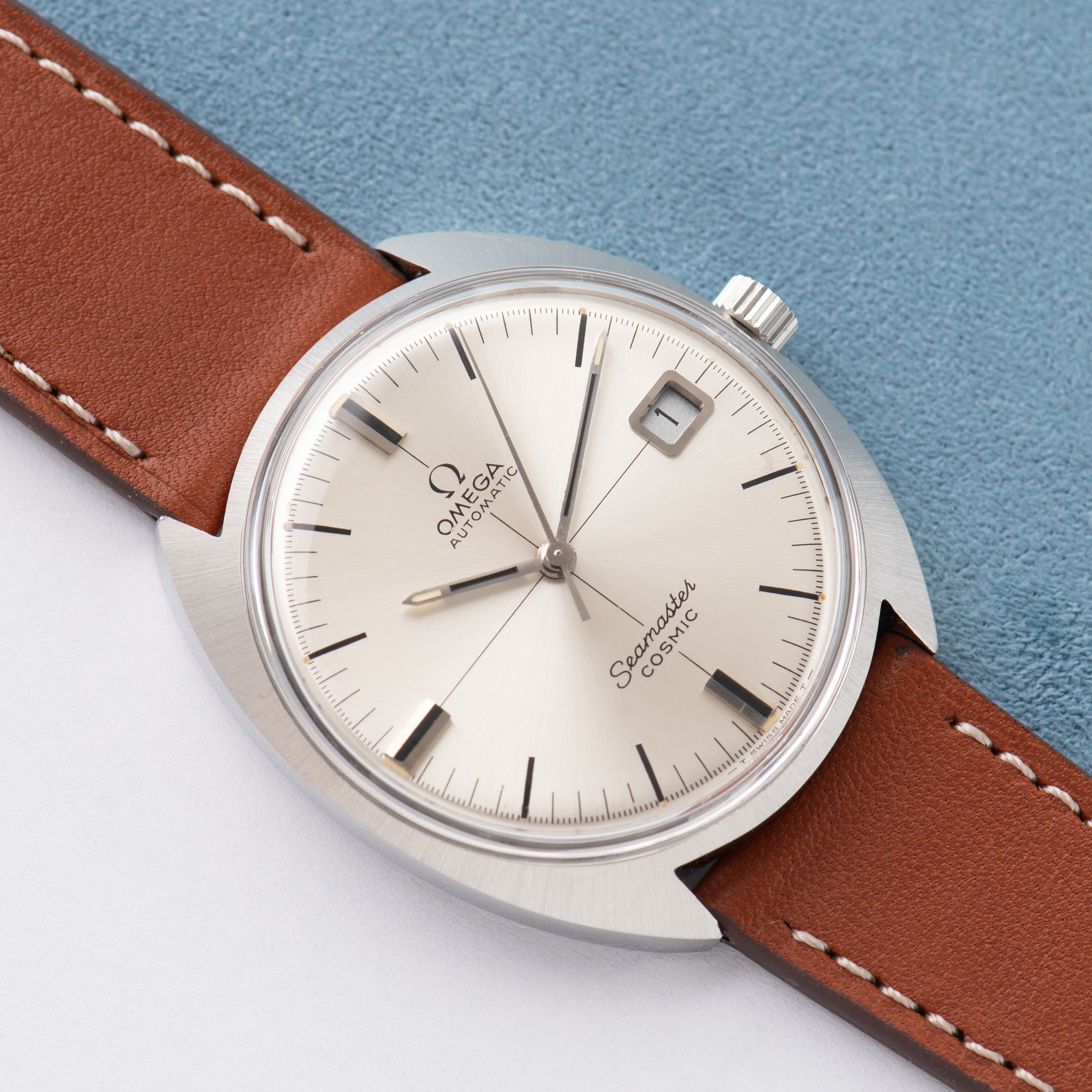 Zicht op Omega Automatic Seamaster Cosmic "Crosshair" Silver Dial ref 166.026 cal 565