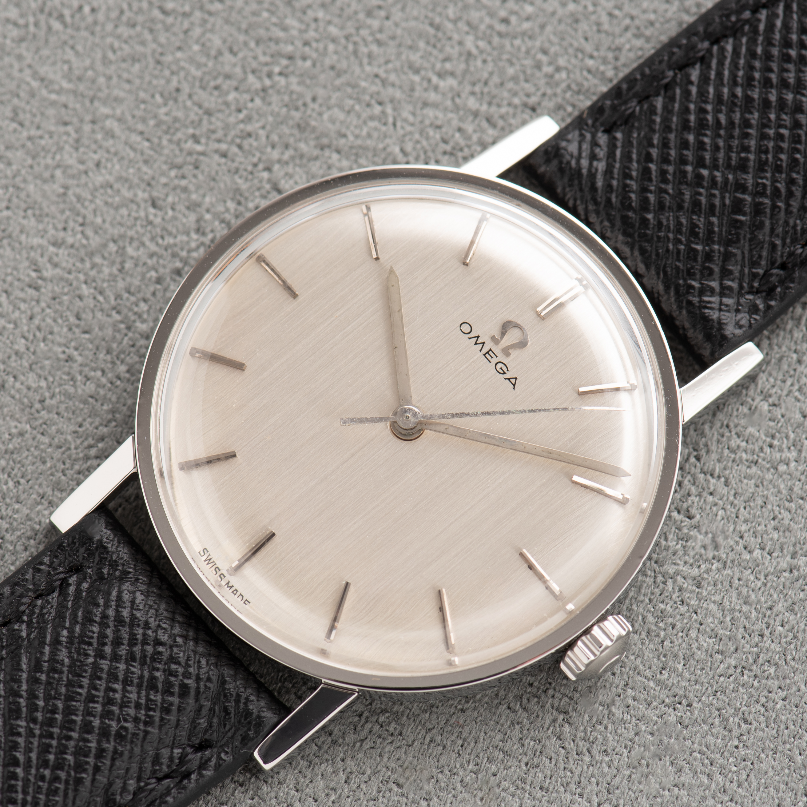Vue de Omega Dress Watch Centre Seconds Silver Dial réf 131.004 from 1962