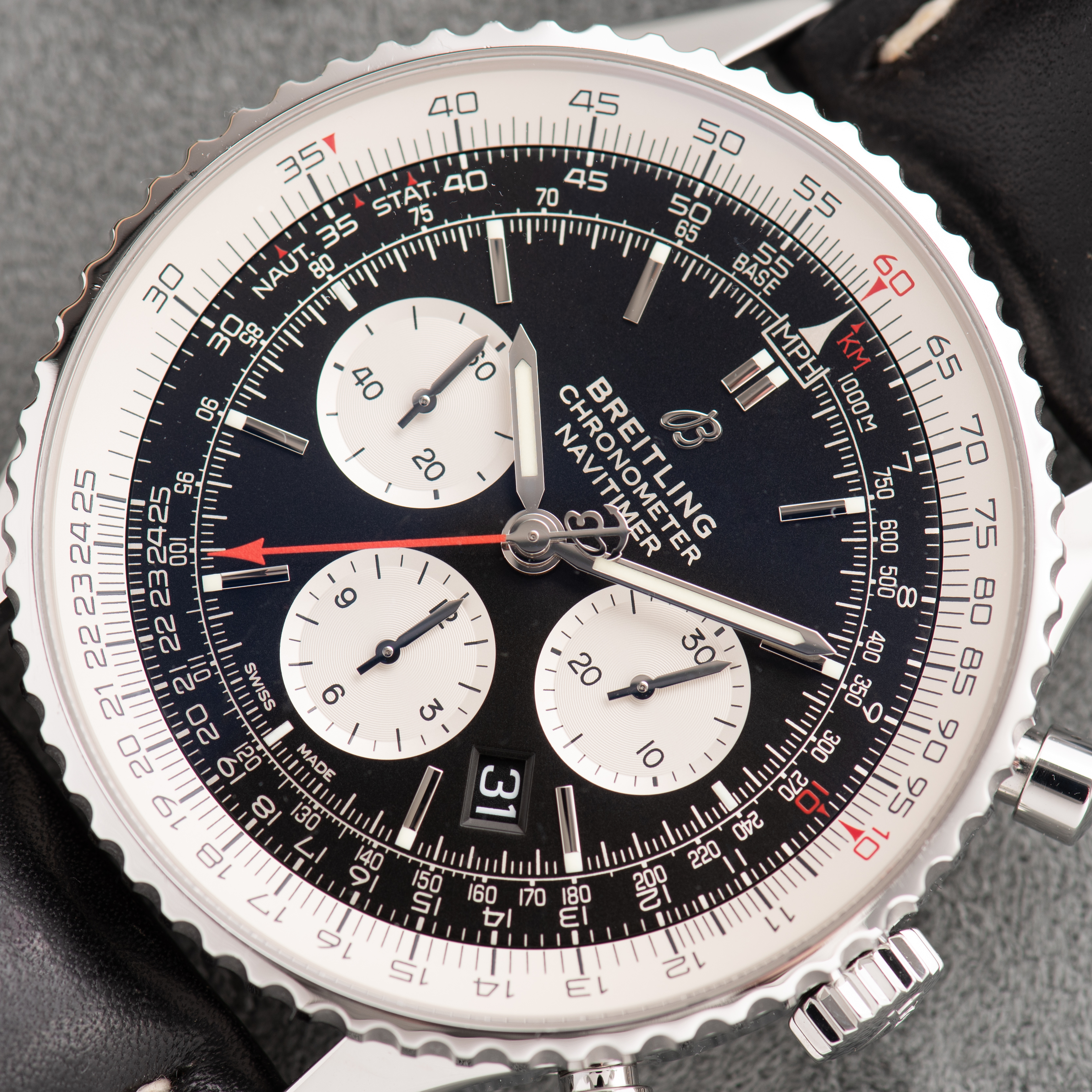 Vue de Breitling Chronometer Navitimer 1 B01 Chronograph réf AB0127211B1X2 Full set