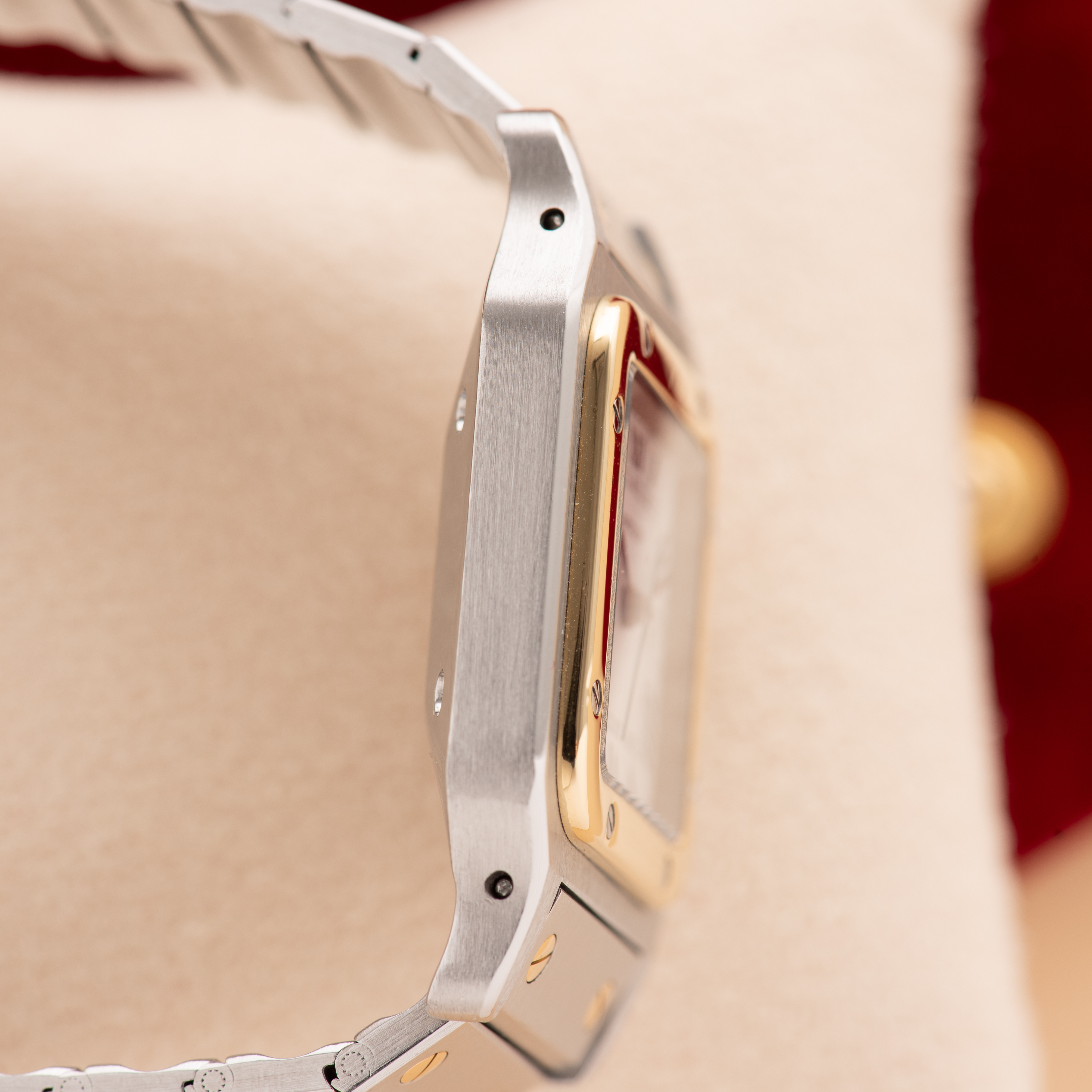 Zicht op Cartier Santos Galbée goud/staal ref 2961 cal 077
