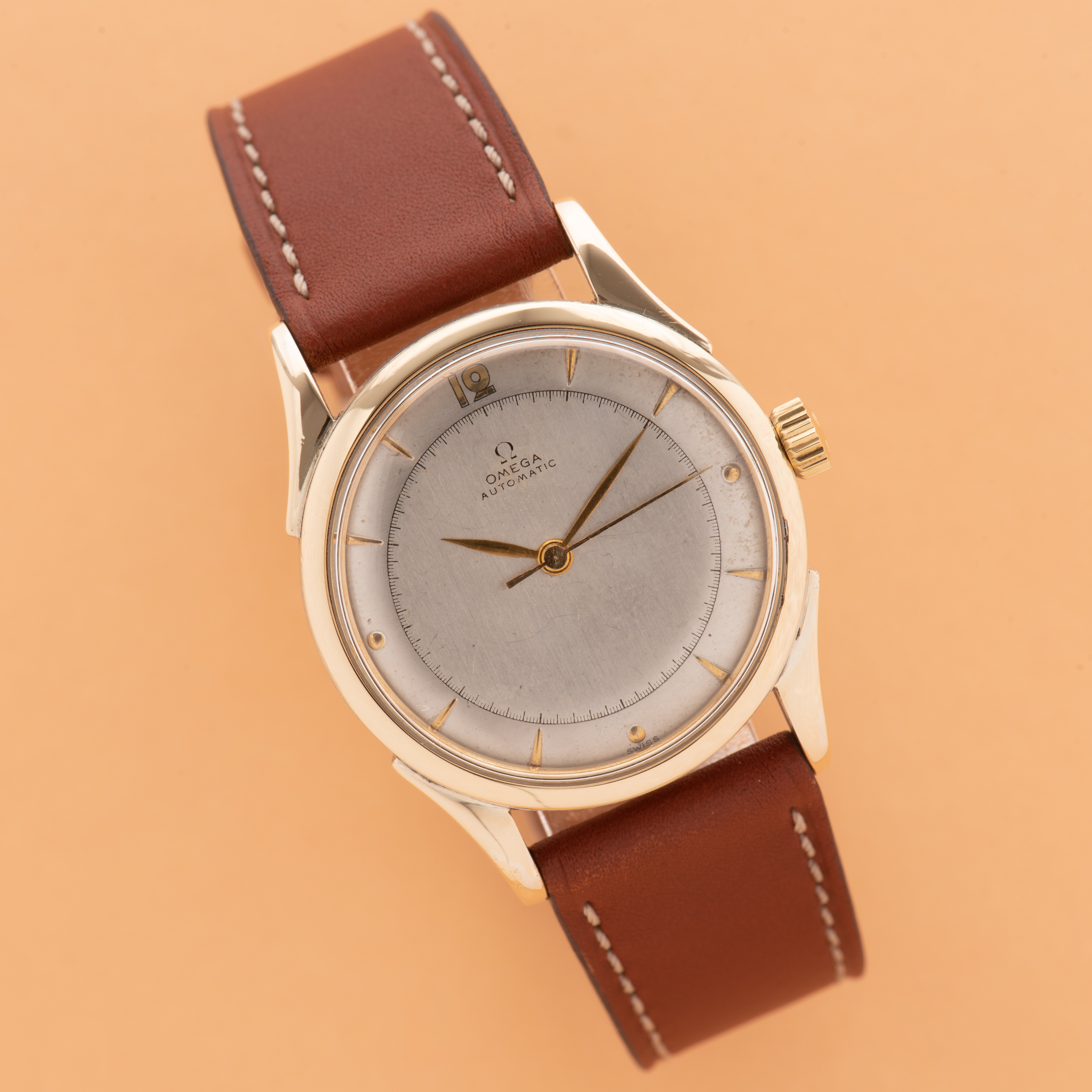 Vue de Omega Automatic Bumper cal 28.10 réf 2438-4 from 1947