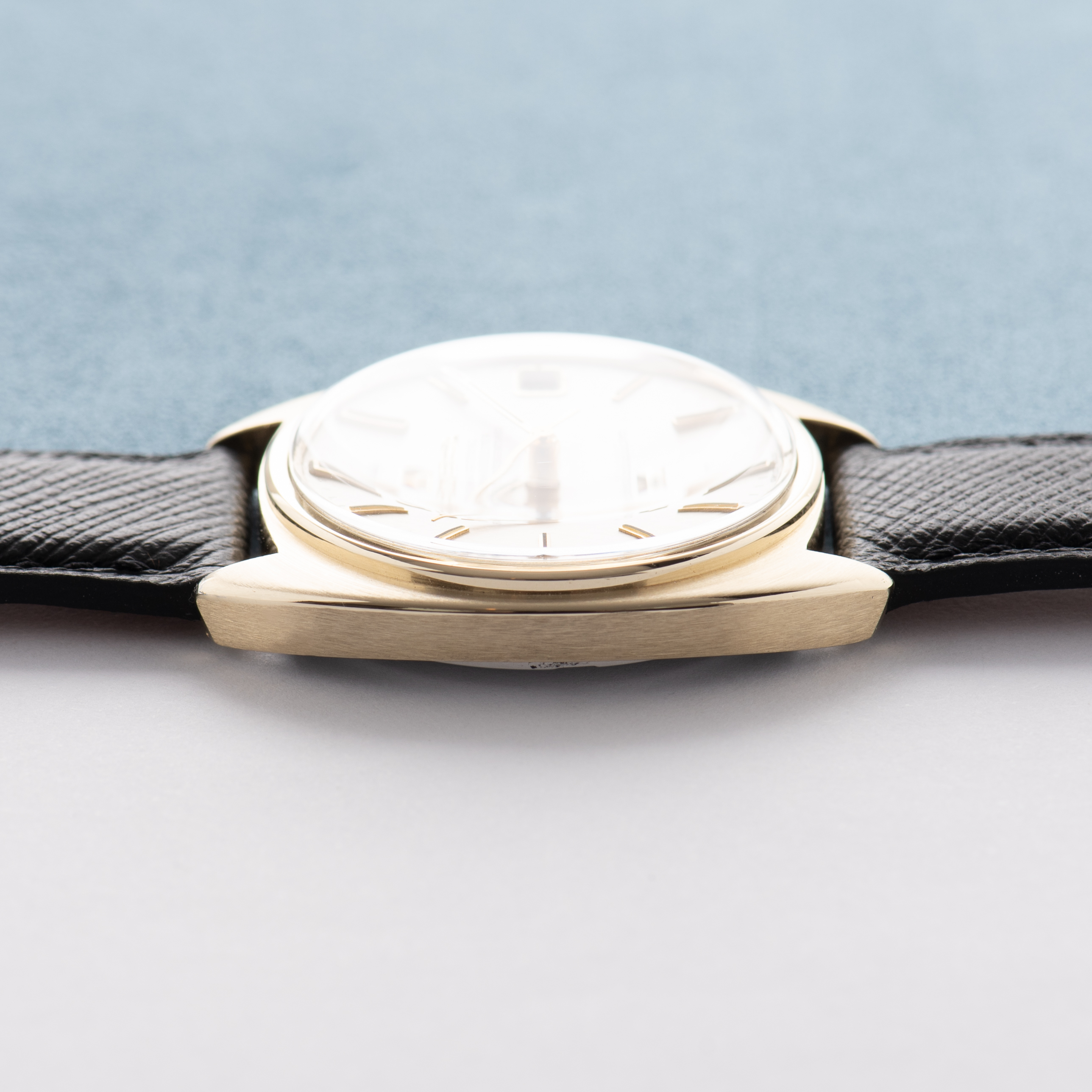 Vue de Omega Constellation Chronometer C-shape 14K Gold Capped from 1969 Réf 168.017