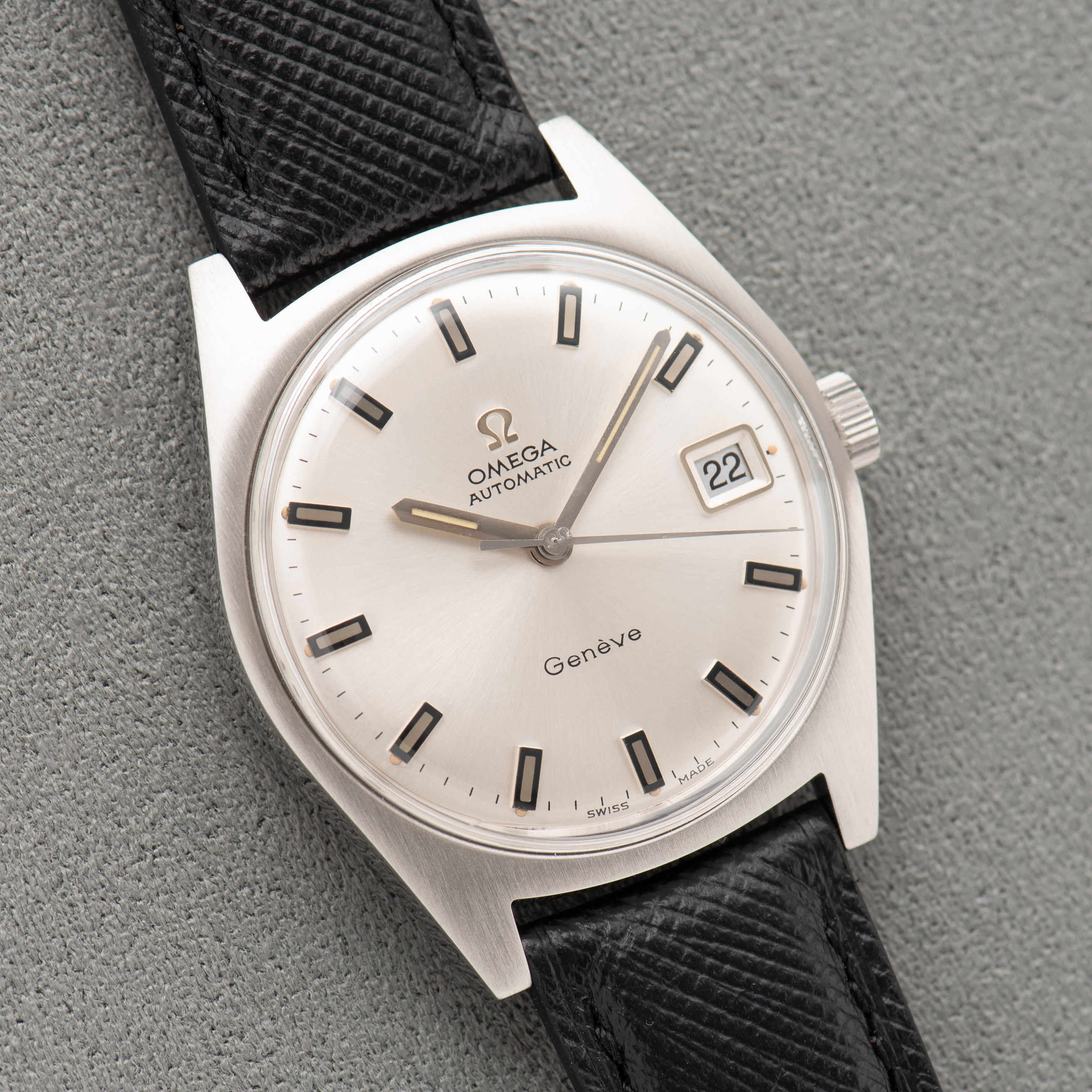 Zicht op Omega Automatic Genève Silver Dial/Steel Index réf 166.041 from 1969