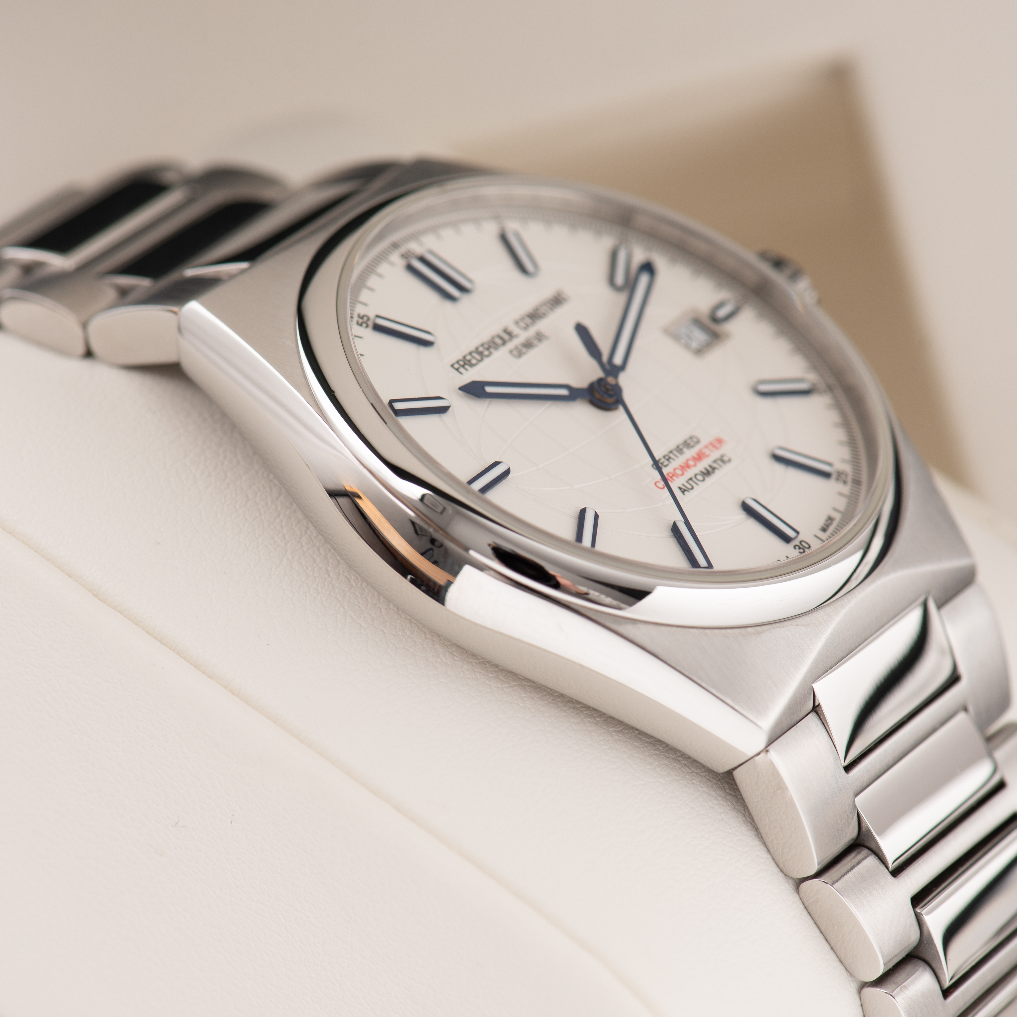 View of Frederique Constant Highlife Automatic White dial réf FC-303S3NH26B Full set