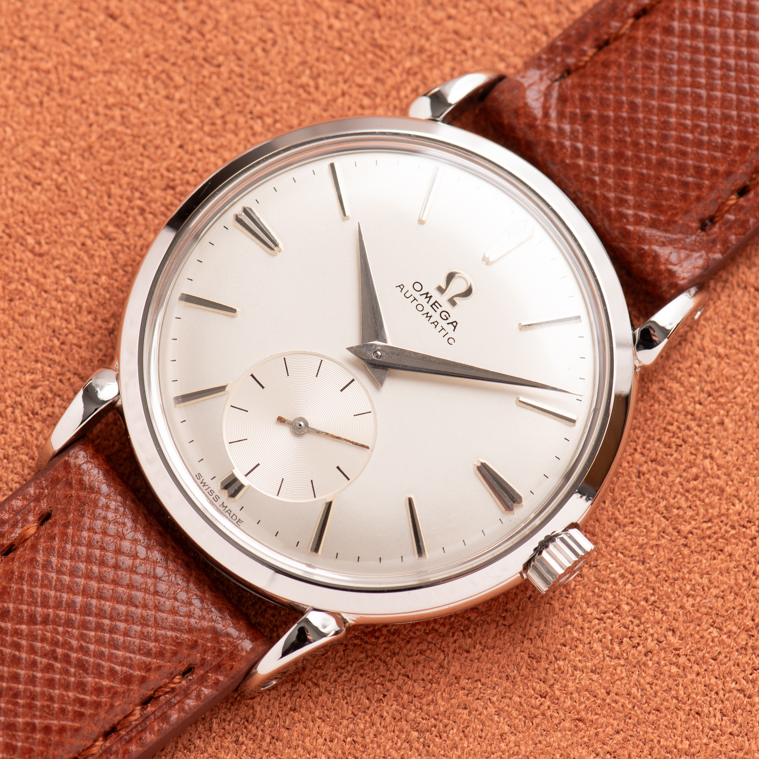 Vue de Omega Seamaster Petite Seconde Silver Dial Like New Bumper Réf 2402-1 from 1944