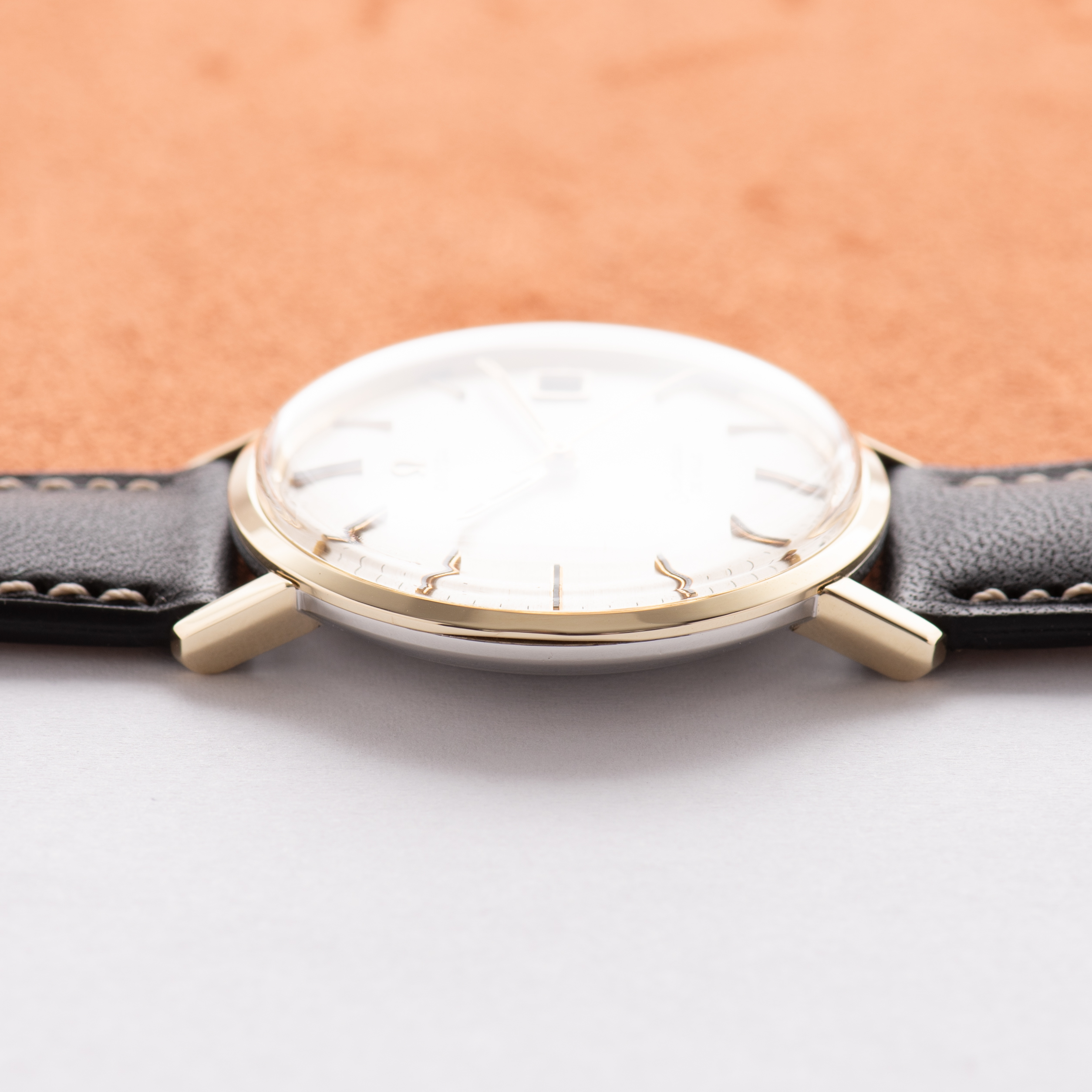Zicht op Omega Seamaster De Ville Datum Gold/Staal Ref 136.020 vanaf 1972
