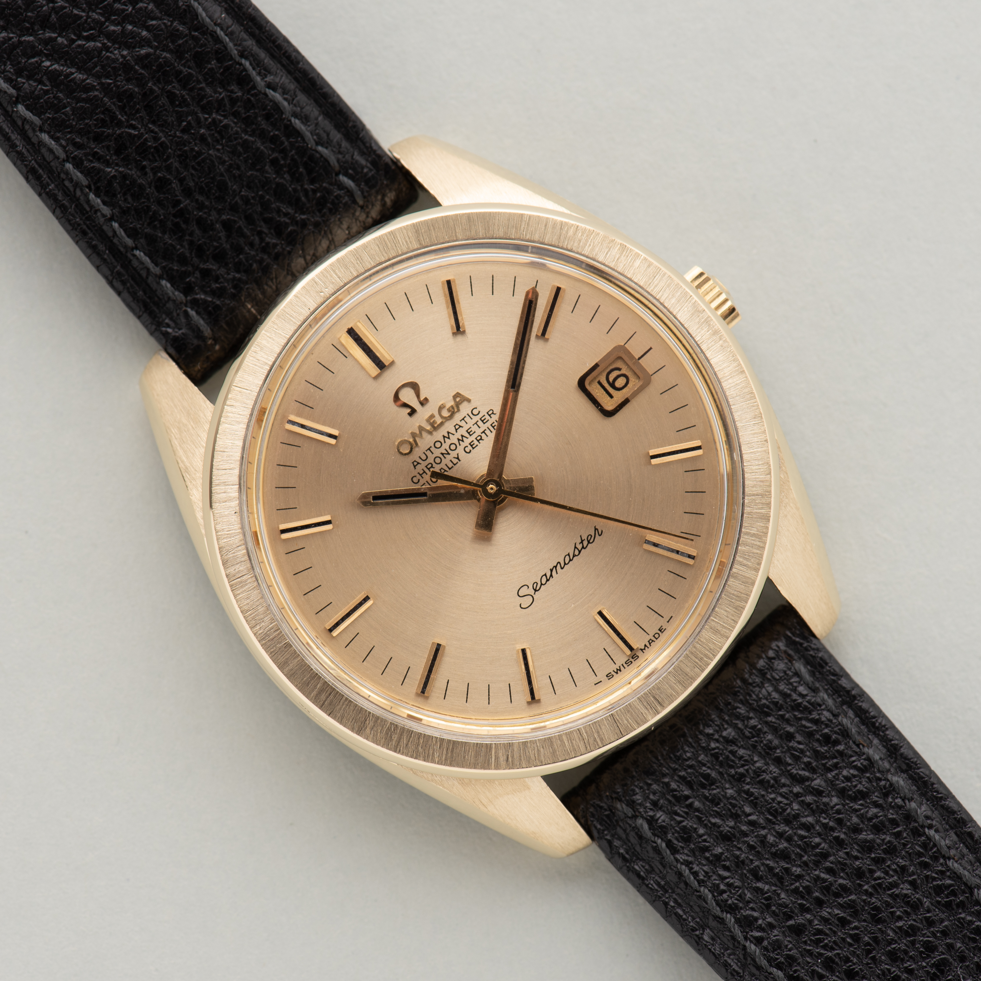 Zicht op Omega Automatic Chronometer Officialy Certified Seamaster réf 168.022/166.028