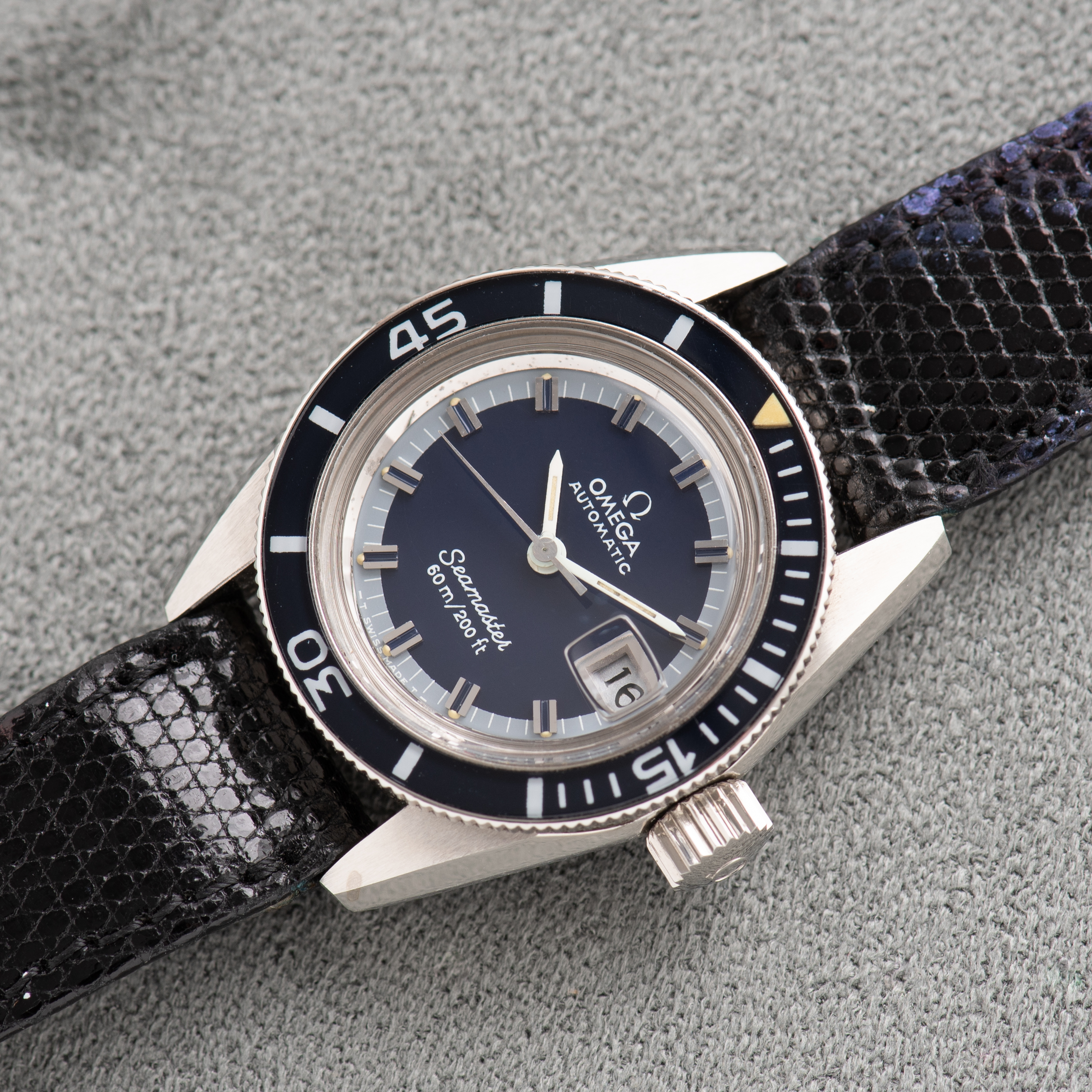 View of Omega Automatic Seamaster 60m/200 ft réf 566.024 New Old Stock from 1969